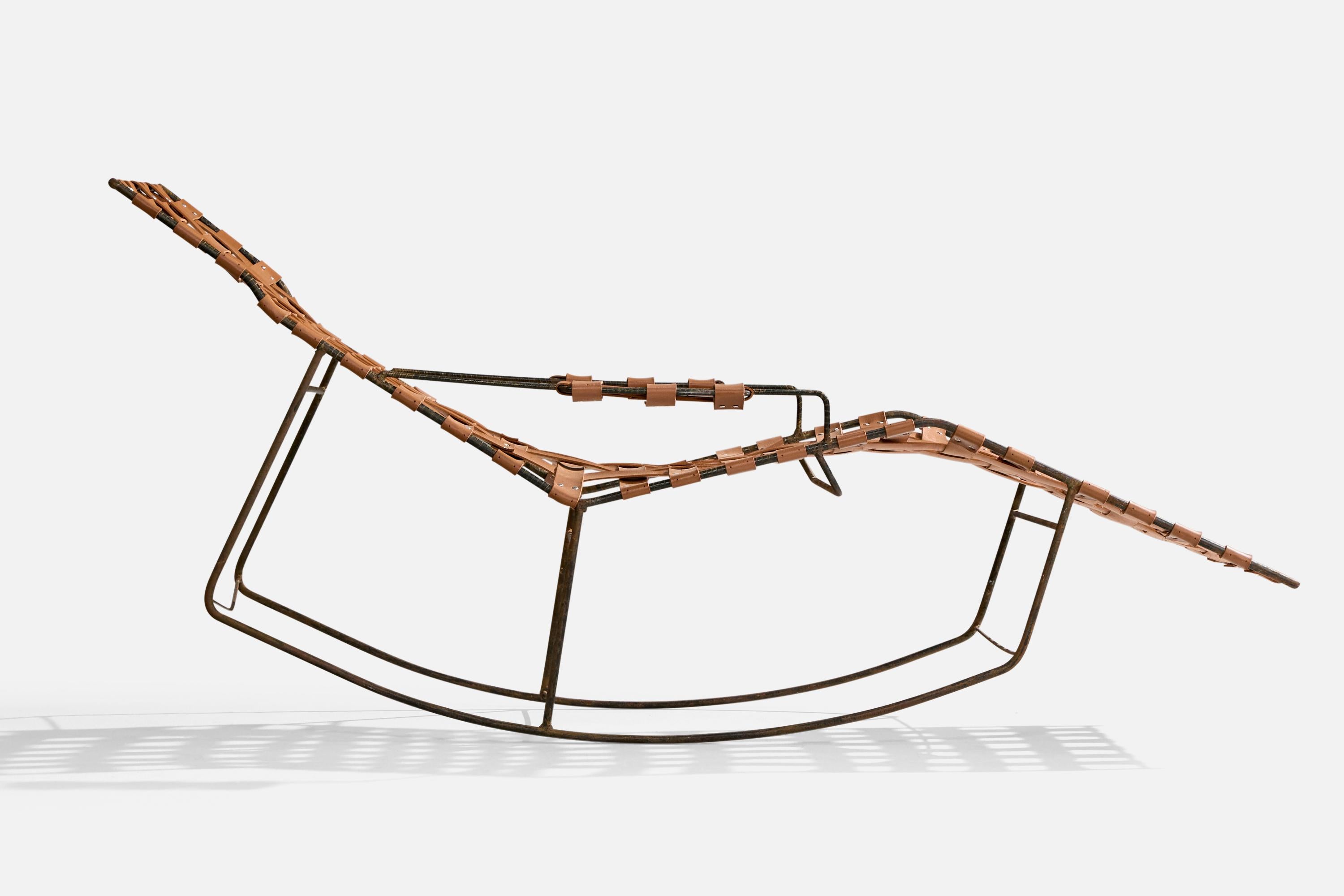 Brazilian Designer, Rocking Chaise Longue, Iron, Leather, Brazil, 1950s For Sale 1
