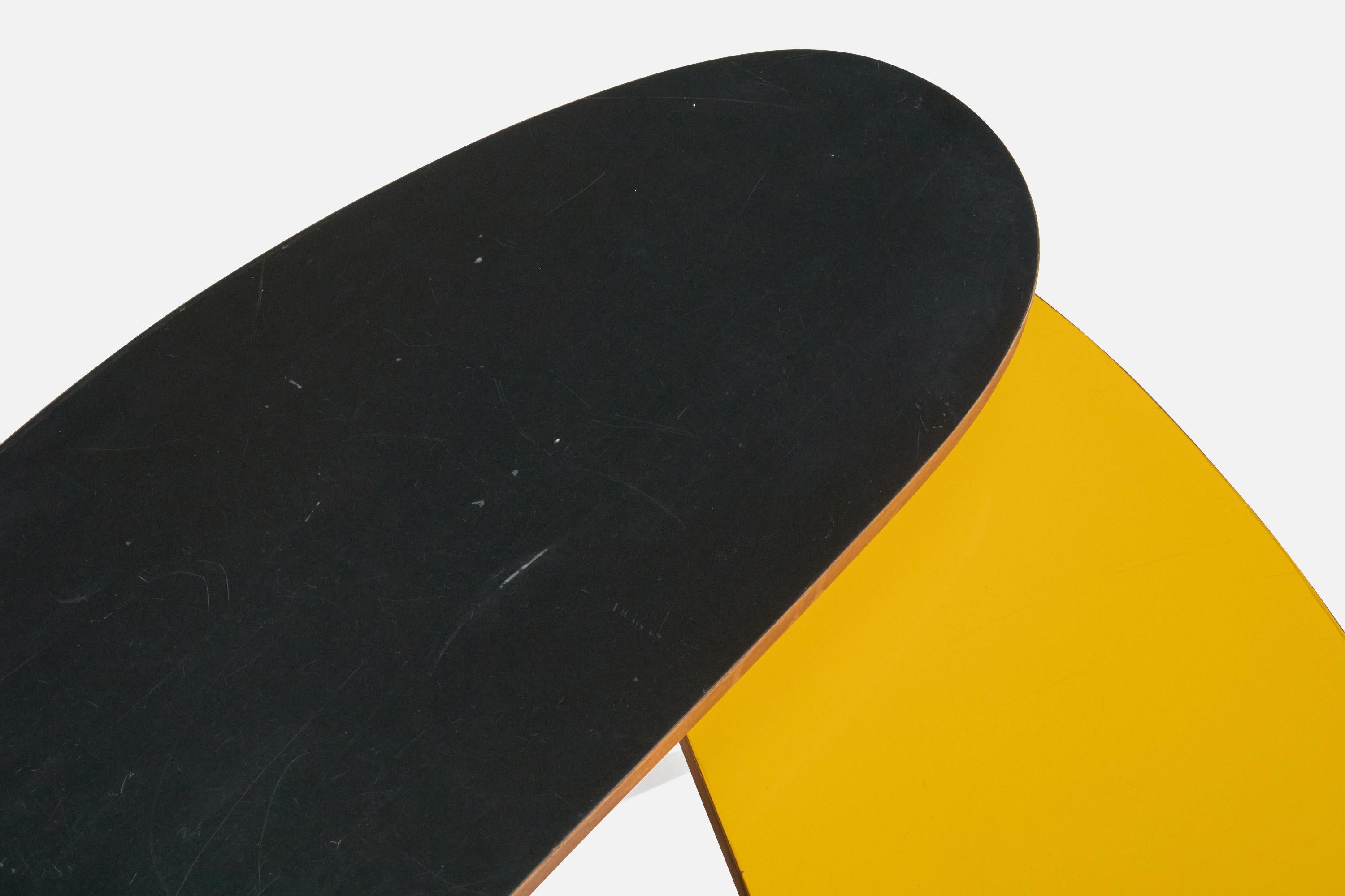Diseñador brasileño, Mesa auxiliar, Madera, Formica, Brasil, Años 50 mediados del siglo XX en venta