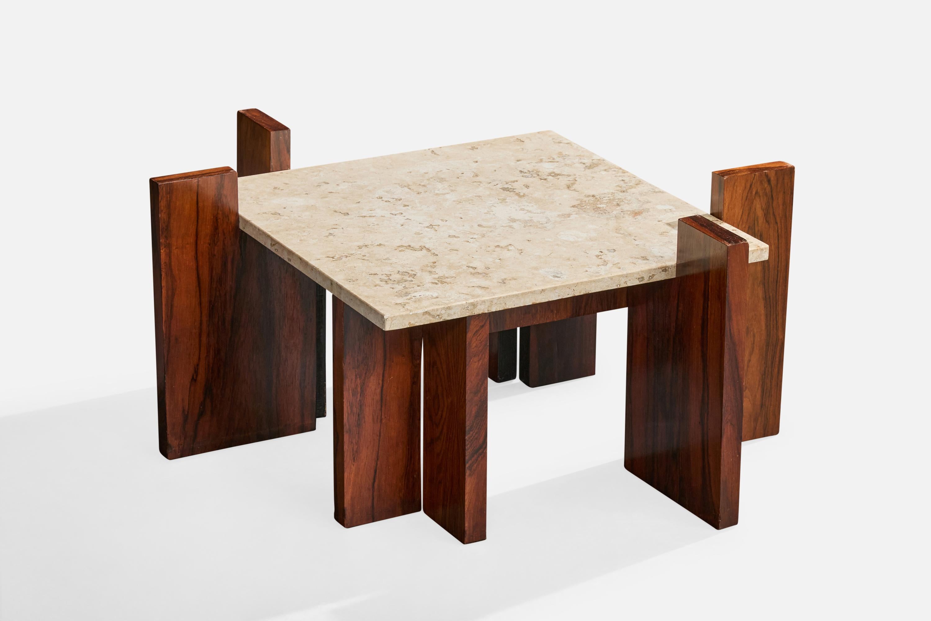 Table d'appoint en marbre et en bois, conçue et produite au Brésil, C.C..

Dimensions globales (pouces) : 13.75 