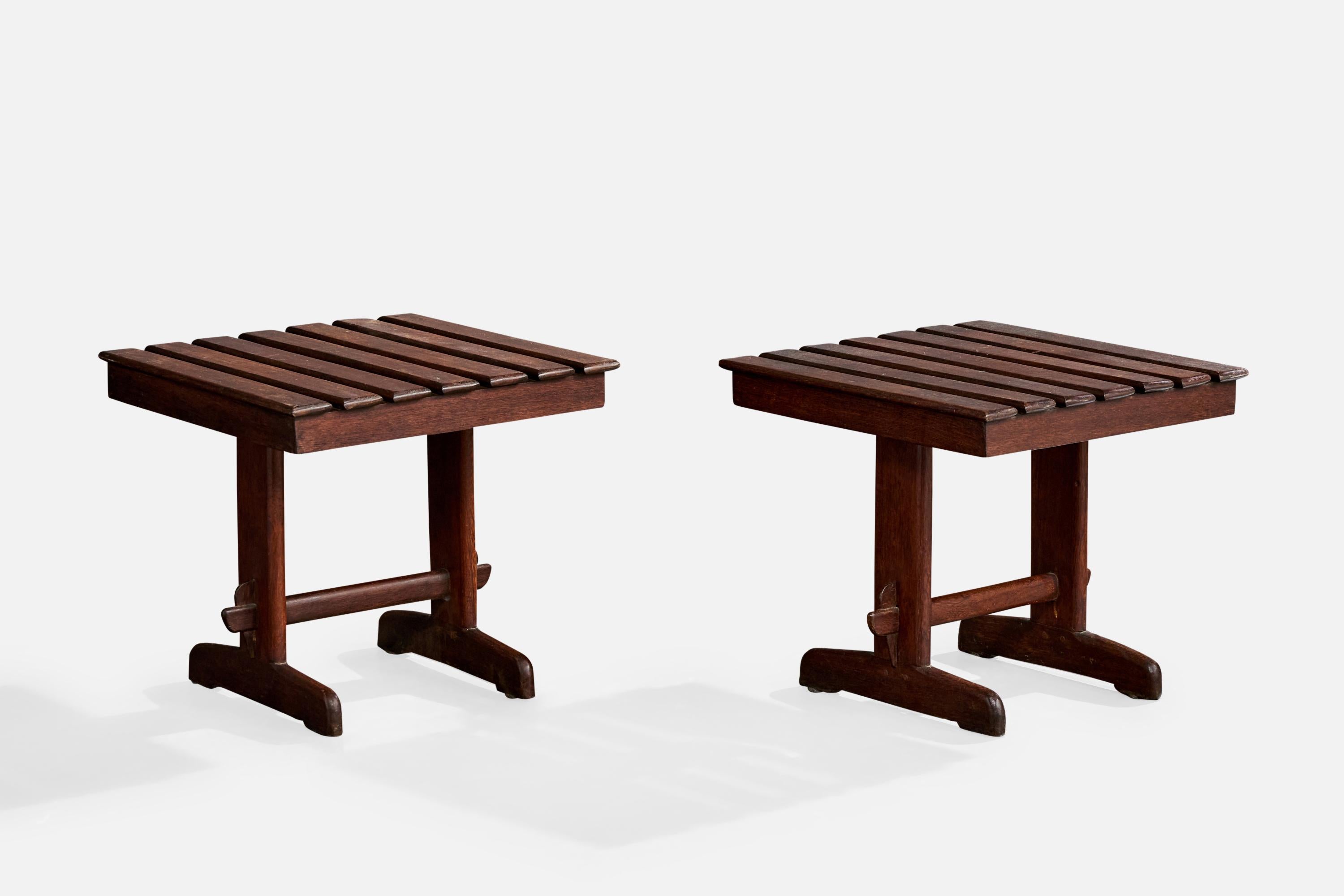 Paire de tables d'appoint en bois conçues et produites au Brésil, C.C..

Dimensions globales (pouces) : 17.5 