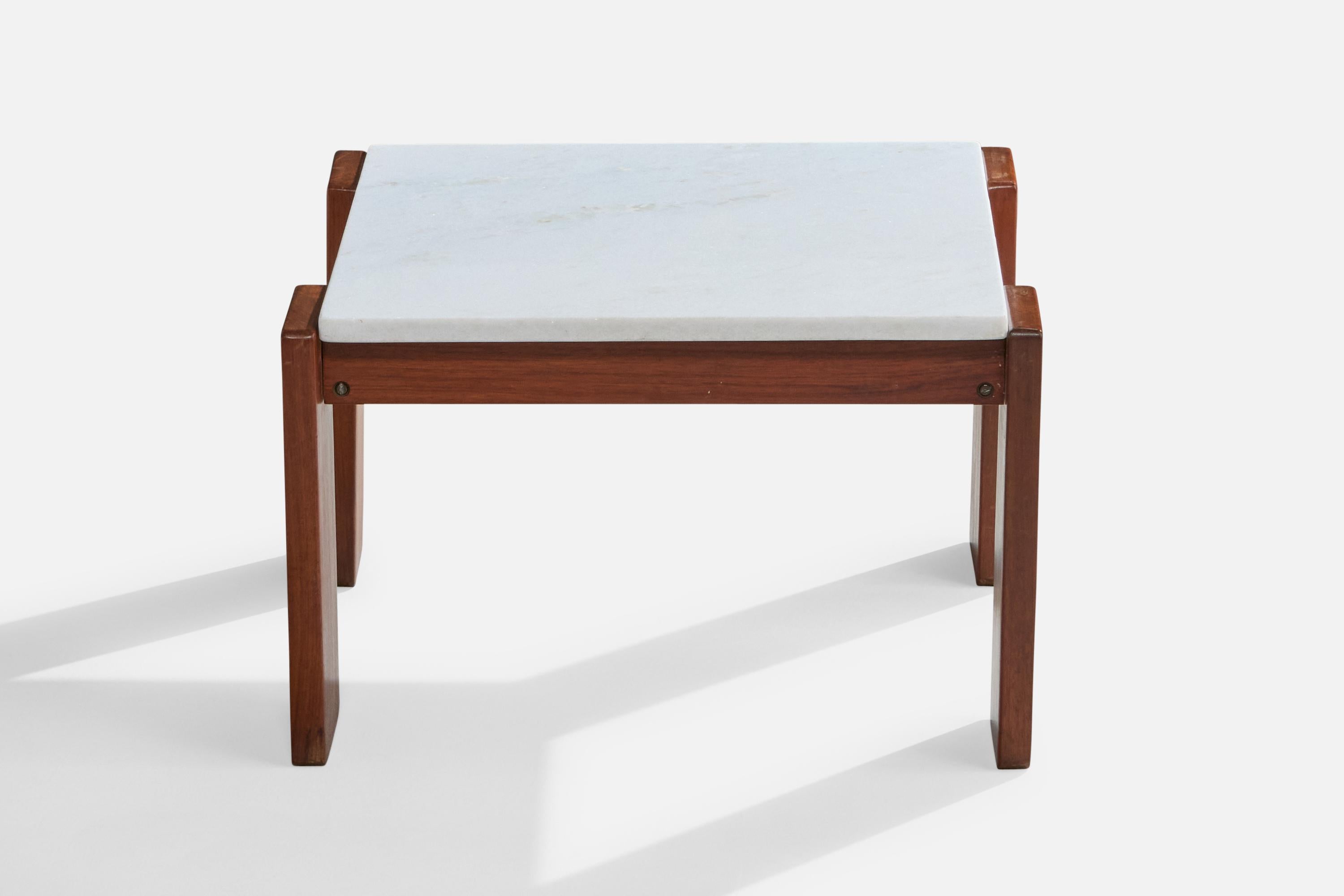 Designer brésilien, tables d'appoint, bois, marbre, Brésil, années 1970 Bon état - En vente à High Point, NC