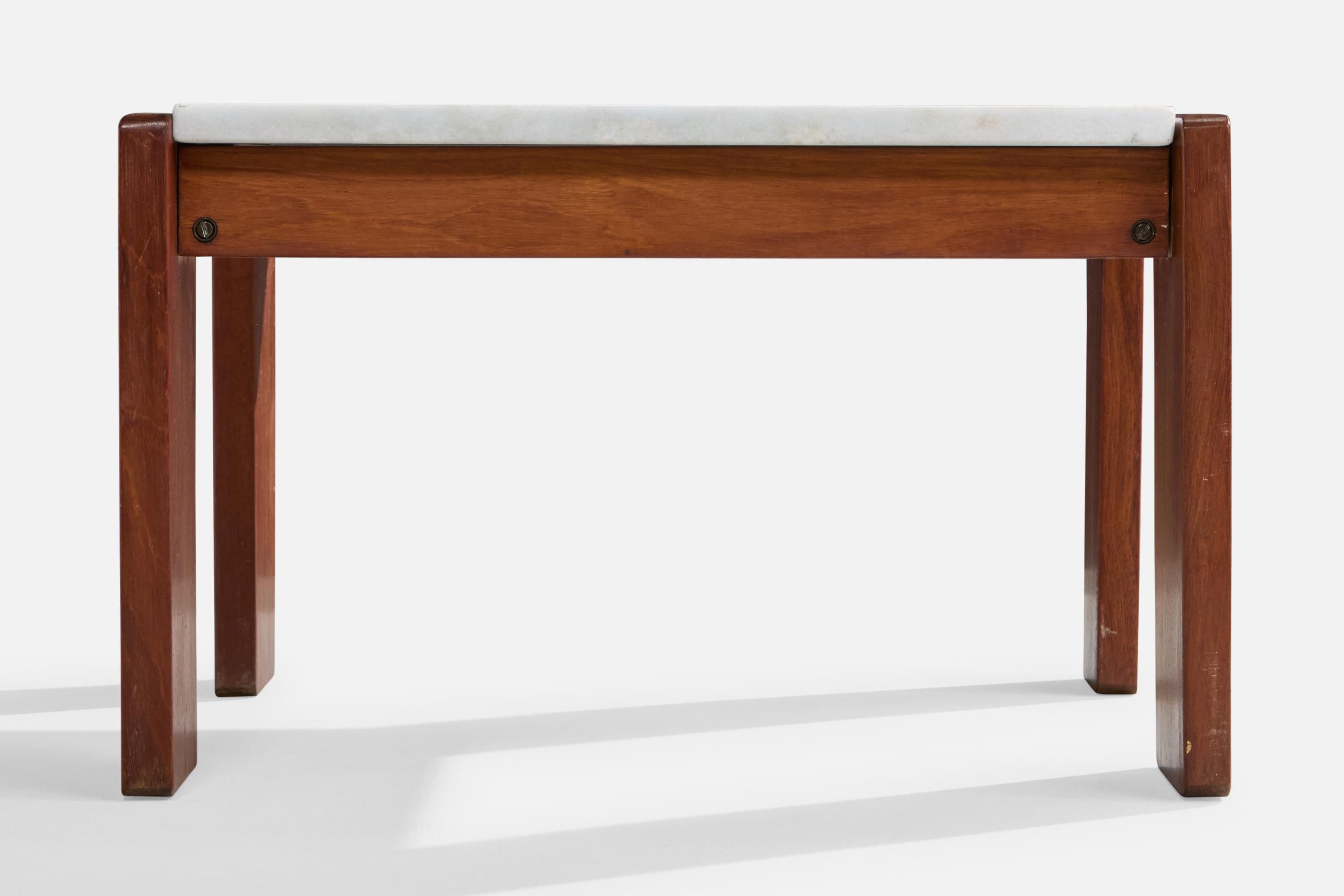 Fin du 20e siècle Designer brésilien, tables d'appoint, bois, marbre, Brésil, années 1970 en vente