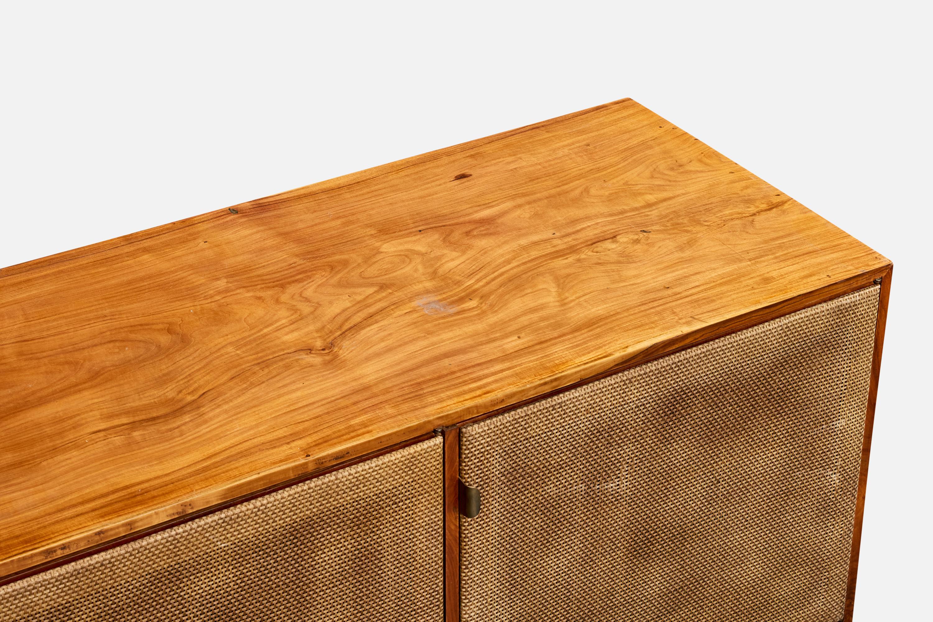 Credenza brasiliana di design, Wood, canna, ottone, Brasile, anni '50 In condizioni buone in vendita a High Point, NC