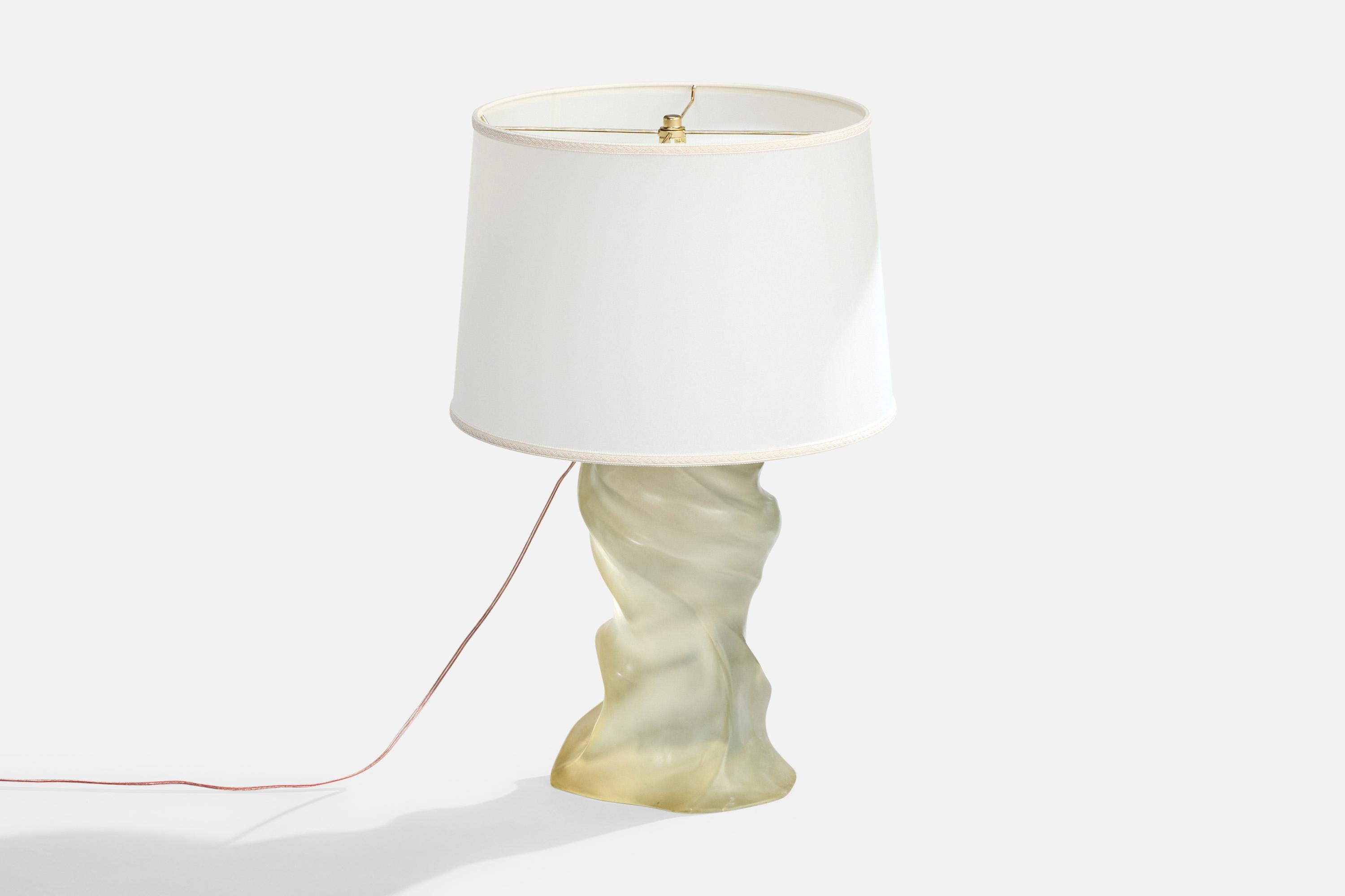Mid-Century moderno Designer brasiliano, Lampada da tavolo di grandi dimensioni, resina, Brasile, anni '60 in vendita