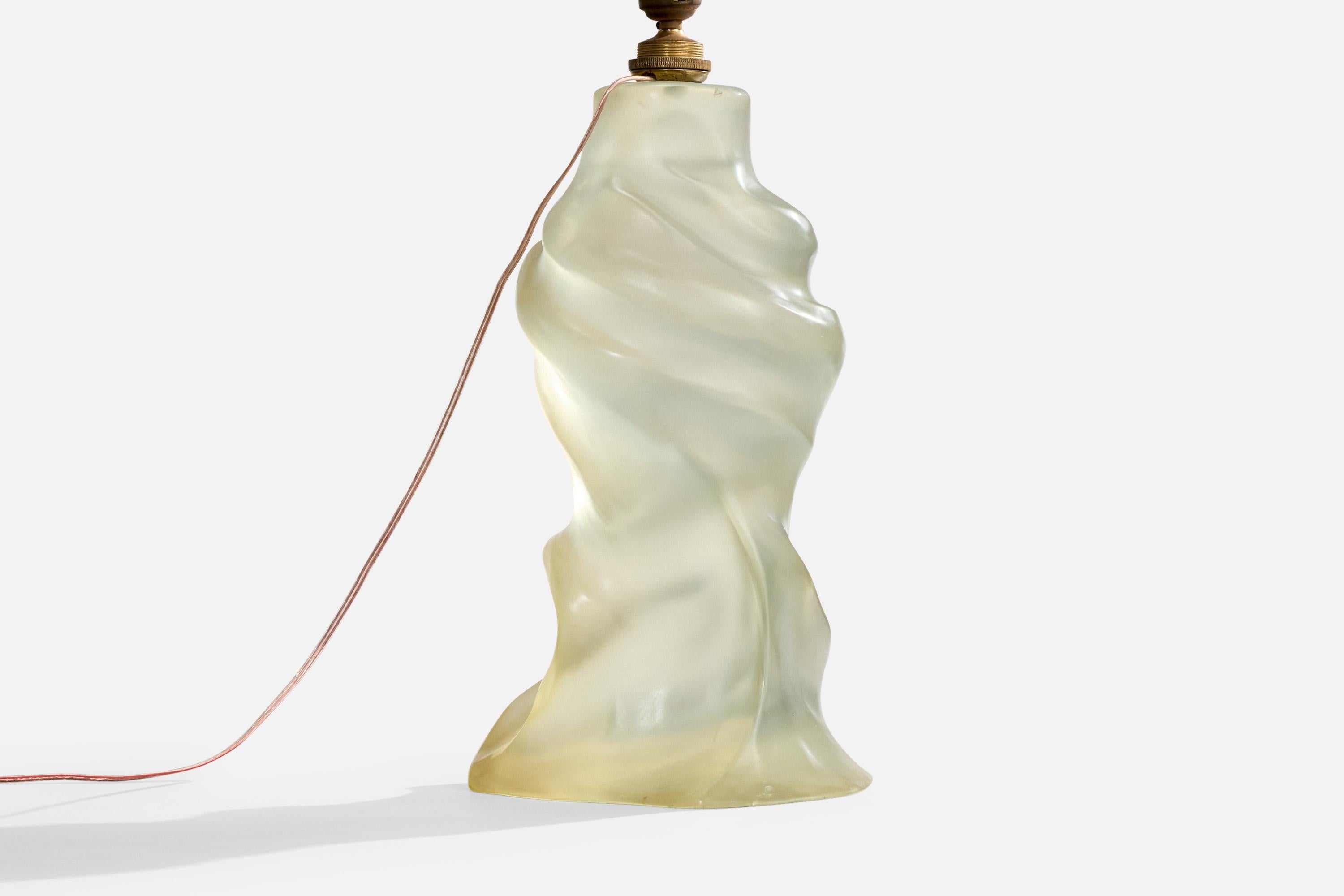 Brasiliano Designer brasiliano, Lampada da tavolo di grandi dimensioni, resina, Brasile, anni '60 in vendita