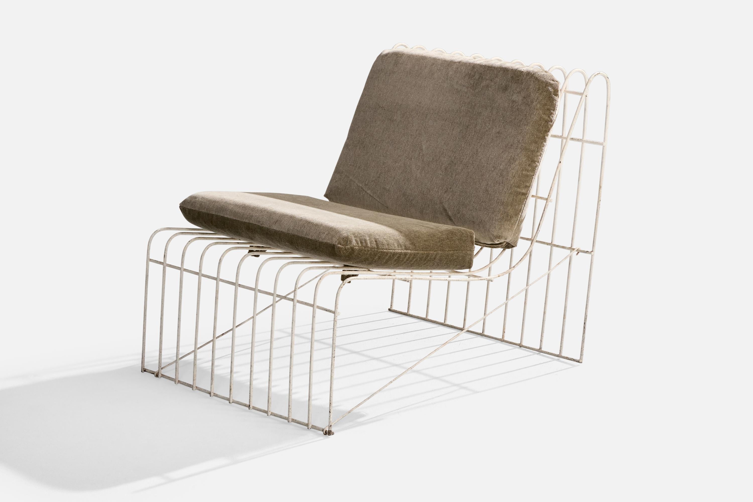 Brazilian Designer, Slipper Chair, Iron, Velvet, Brazil, 1950s In Good Condition For Sale In High Point, NC