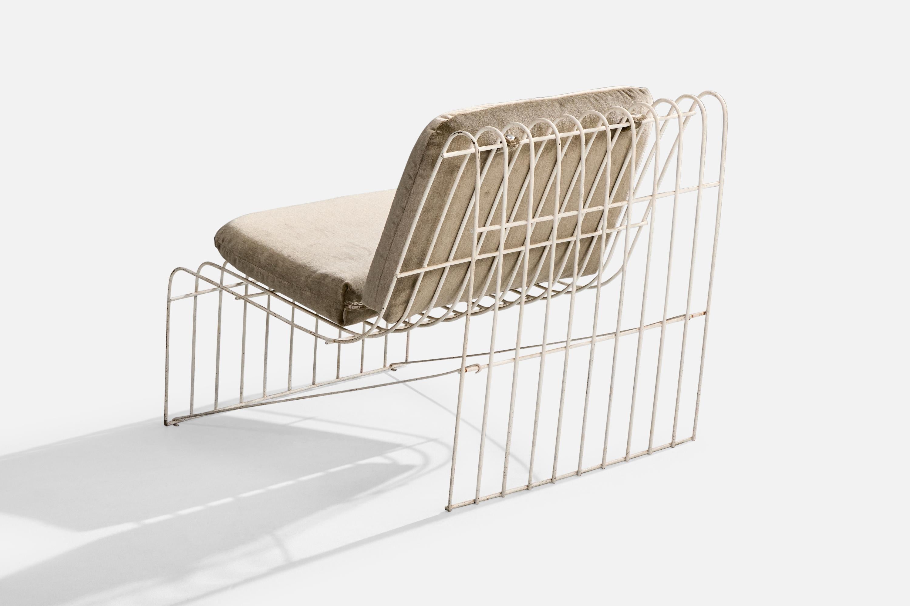 Mid-20th Century Brazilian Designer, Slipper Chair, Iron, Velvet, Brazil, 1950s For Sale