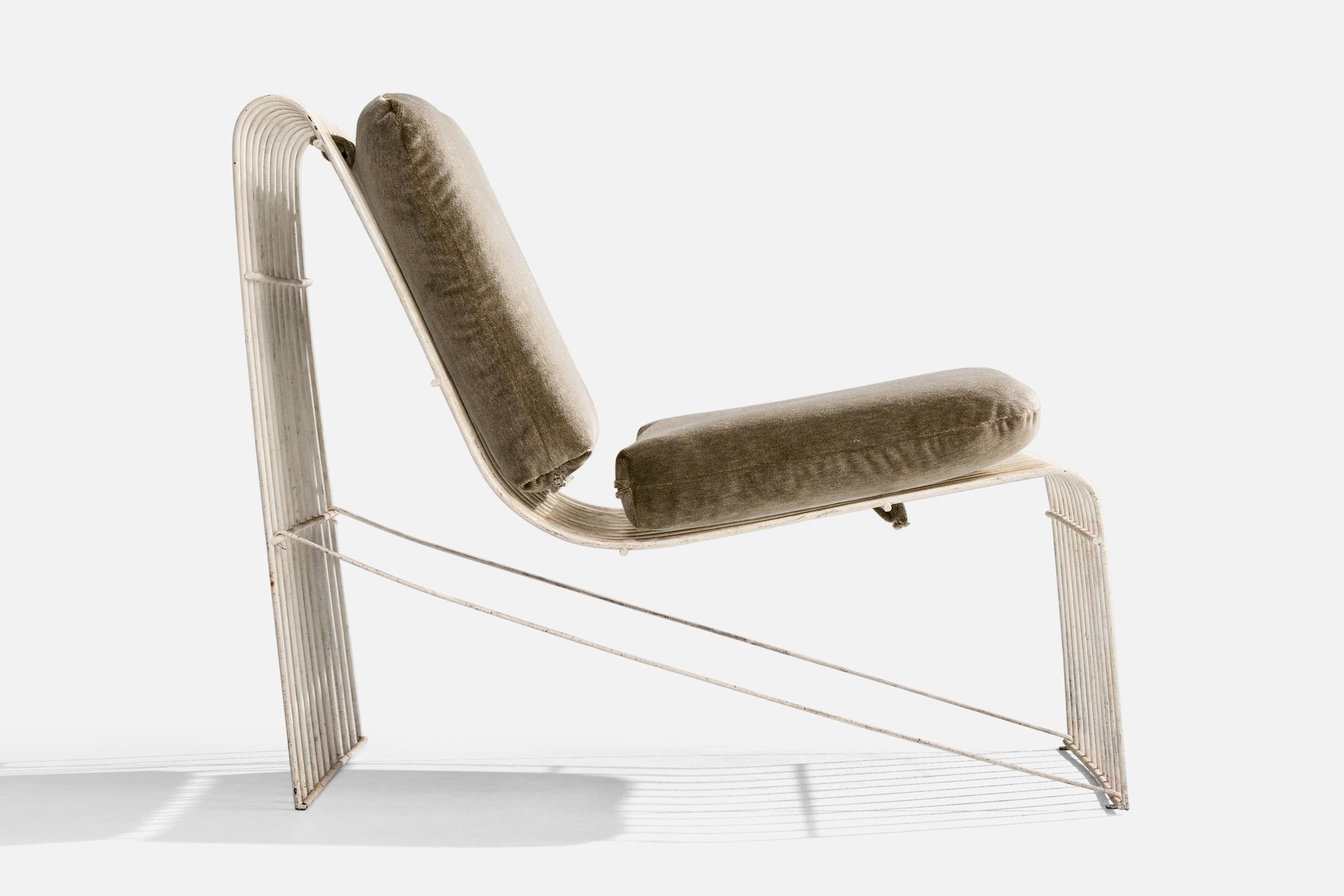 Brazilian Designer, Slipper Chair, Iron, Velvet, Brazil, 1950s For Sale 1