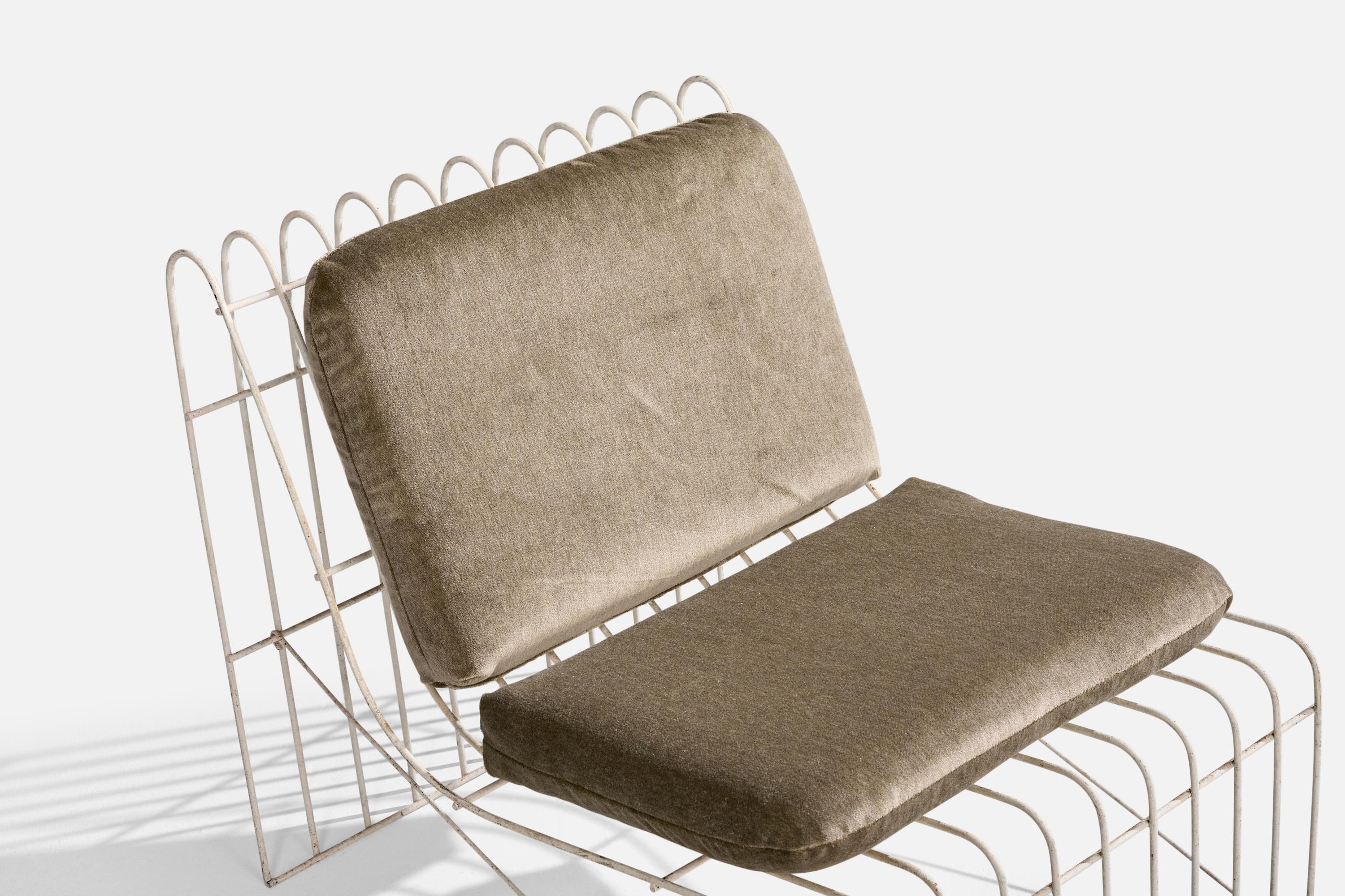 Brazilian Designer, Slipper Chair, Iron, Velvet, Brazil, 1950s For Sale 2
