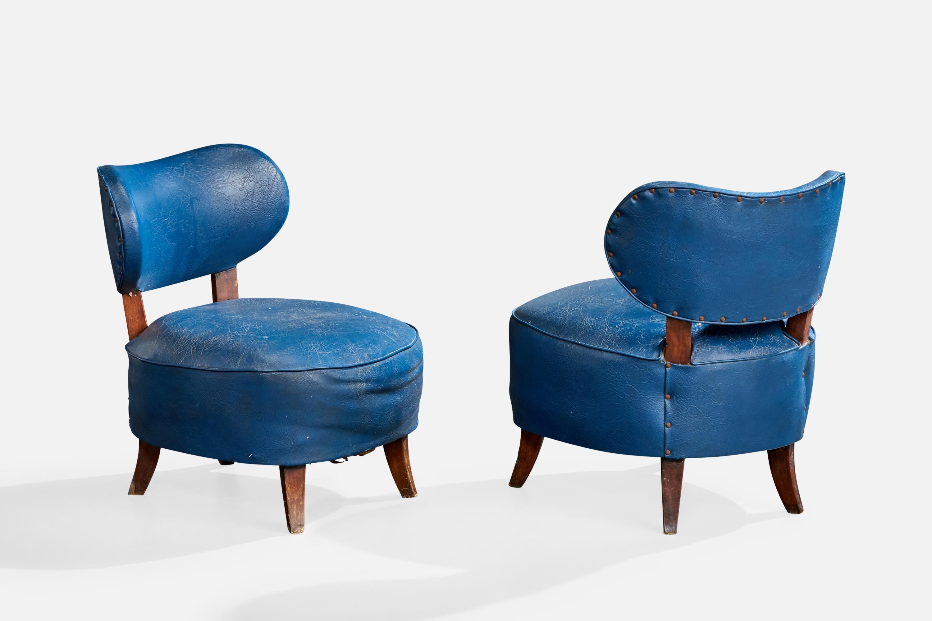 Mid-Century Modern Designer brésilien, chaises à pantoufles, Wood, Vinyl, Brésil, années 1950 en vente