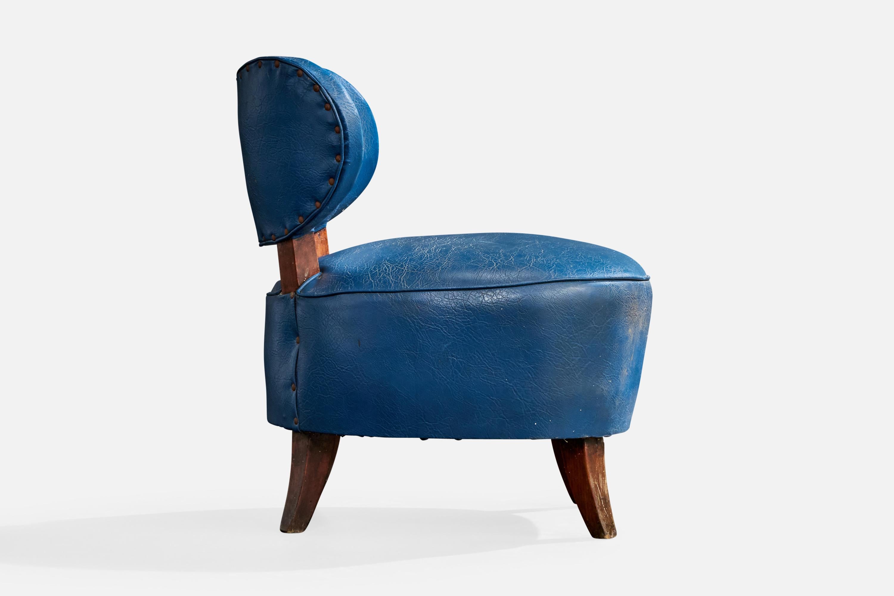 Imitation cuir Designer brésilien, chaises à pantoufles, Wood, Vinyl, Brésil, années 1950 en vente