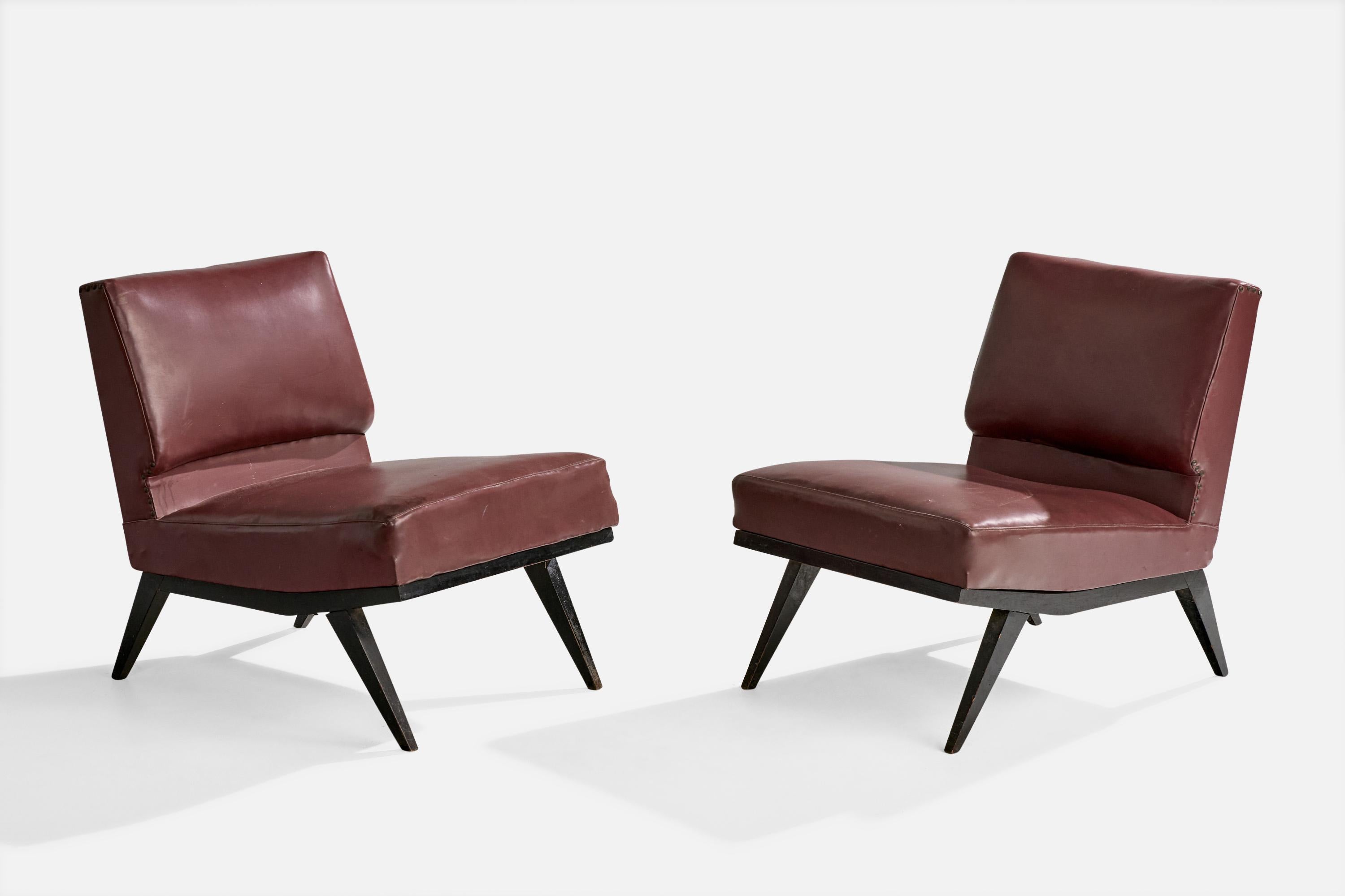 A pair of black-painted wood and brown vinyl slipper lounge chairs designed and produced in Brazil, c. 1960s.

Overall Dimensions (inches): 27.0