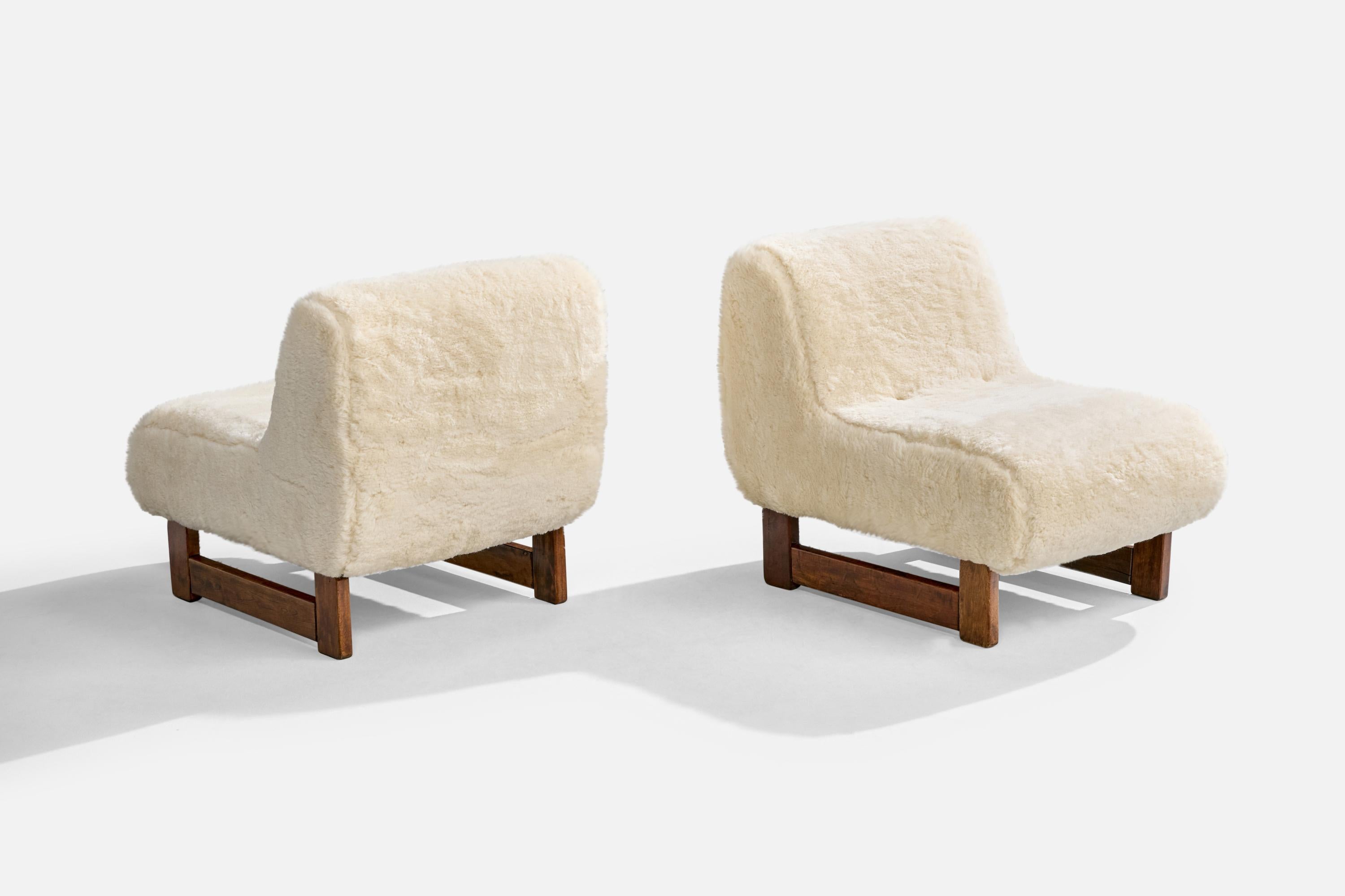 Diseñador brasileño, sillas pantuflas, madera, terciopelo de lana, Brasil, años 60 Brasileño en venta
