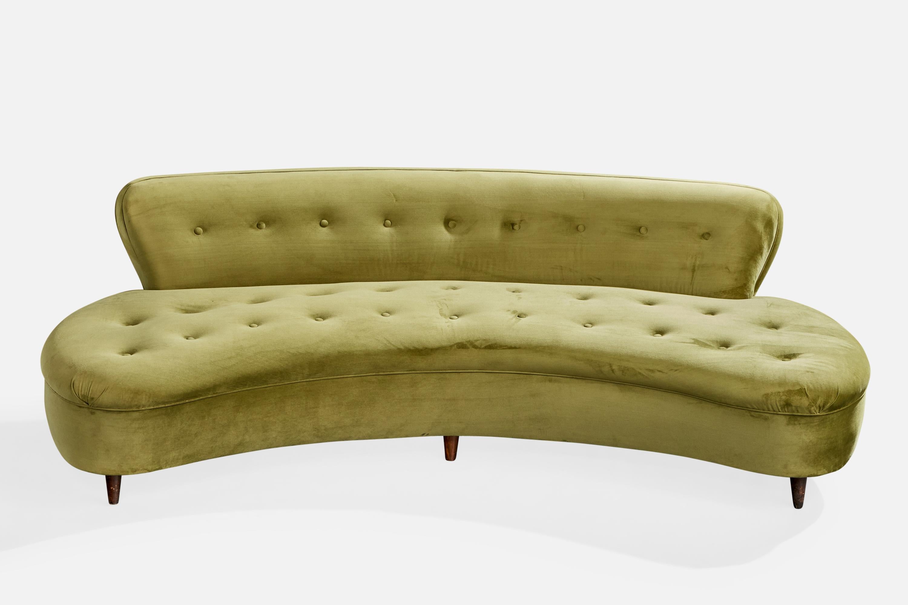 Mid-Century Modern Designer brésilien, canapé, velours, Wood, Brésil, années 1950 en vente