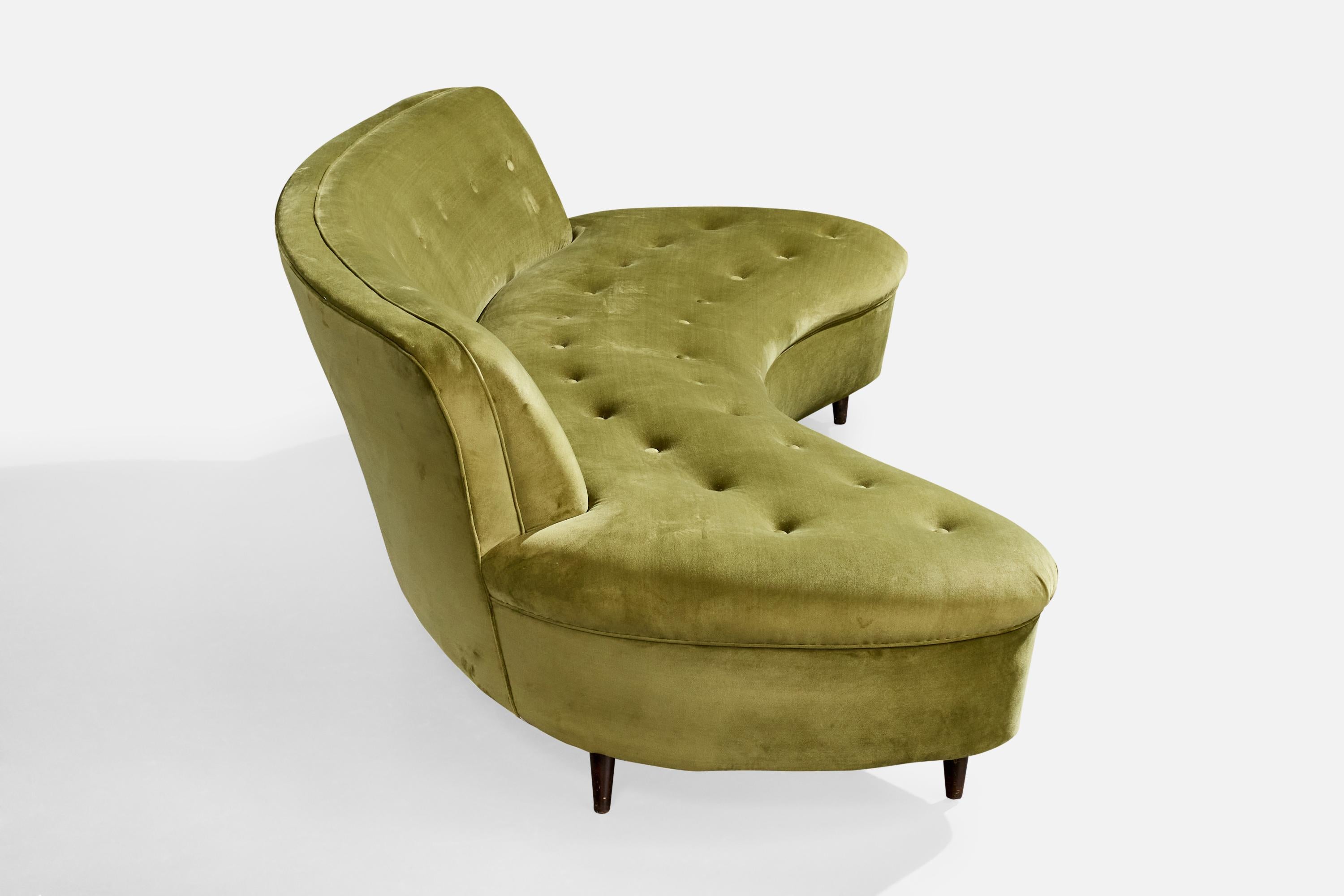 Brésilien Designer brésilien, canapé, velours, Wood, Brésil, années 1950 en vente