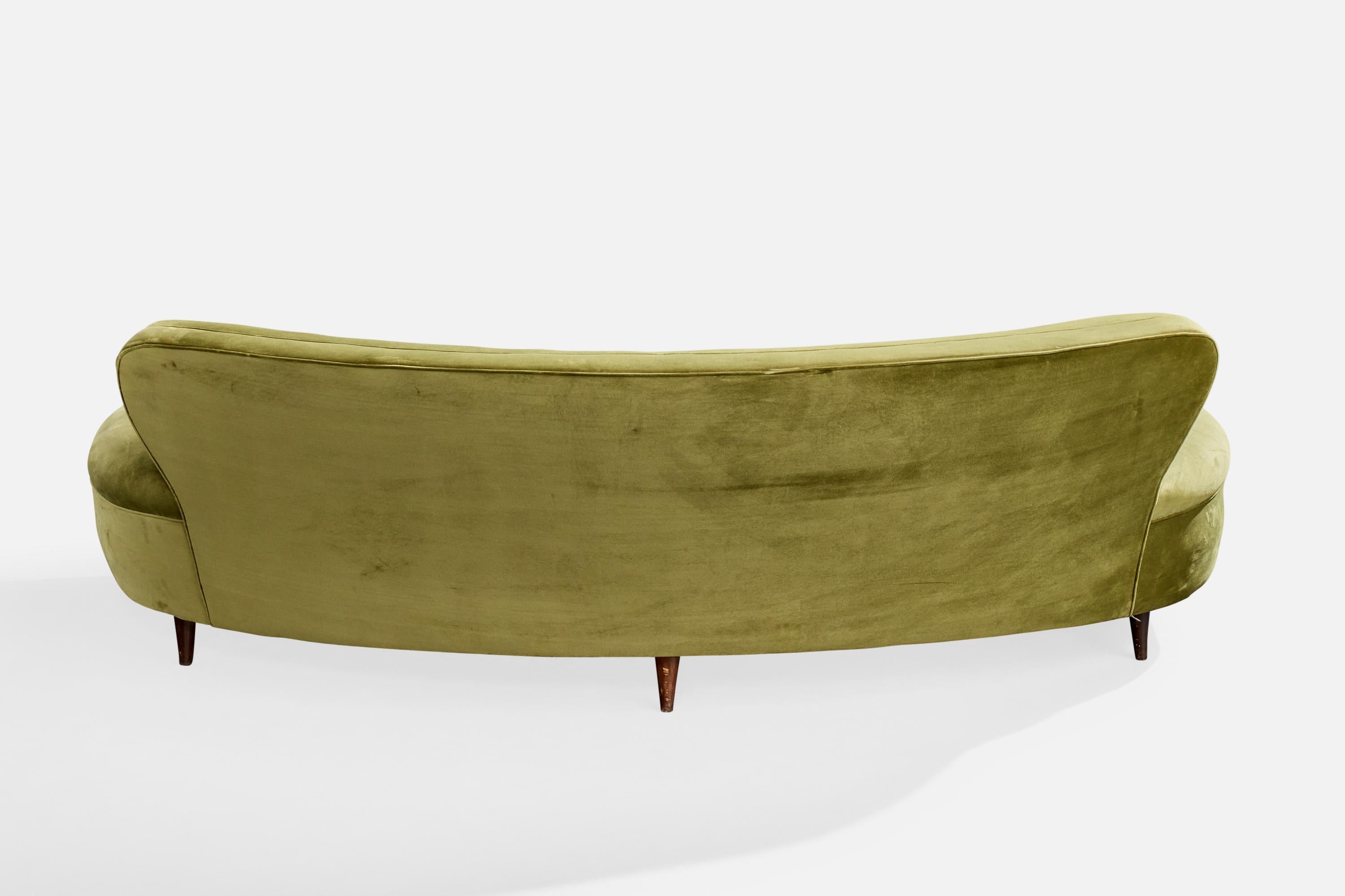 Milieu du XXe siècle Designer brésilien, canapé, velours, Wood, Brésil, années 1950 en vente