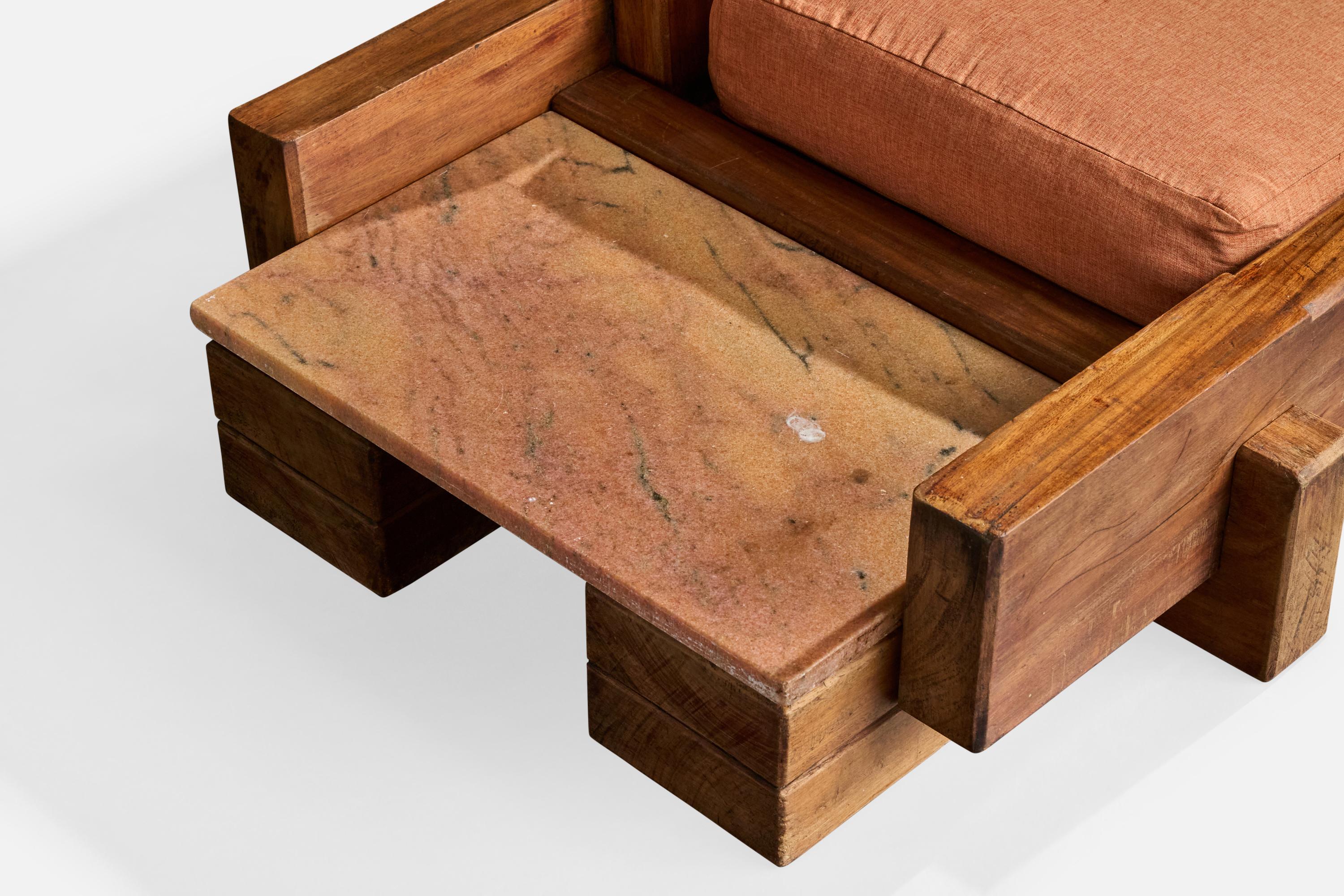 Canapé de designer brésilien, Wood, tissu, marbre, Brésil, années 1960 en vente 3