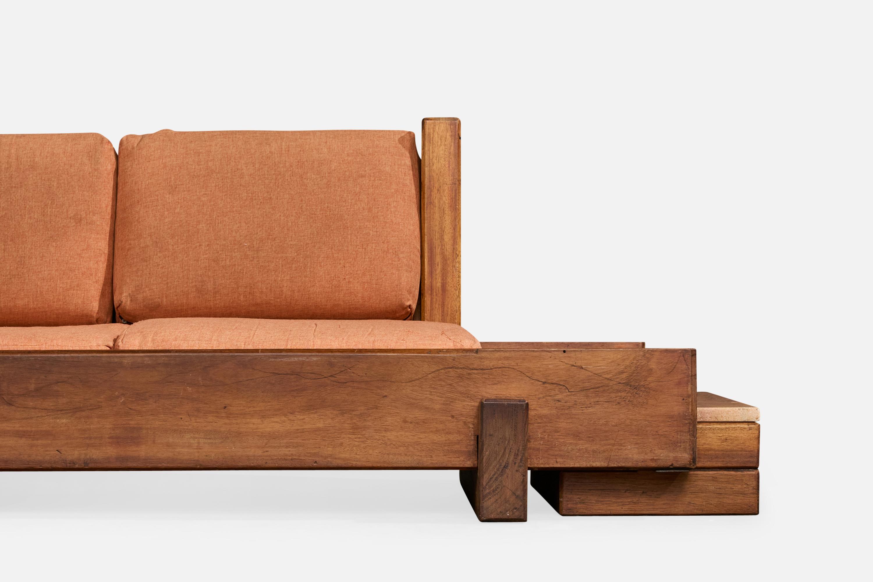 Milieu du XXe siècle Canapé de designer brésilien, Wood, tissu, marbre, Brésil, années 1960 en vente