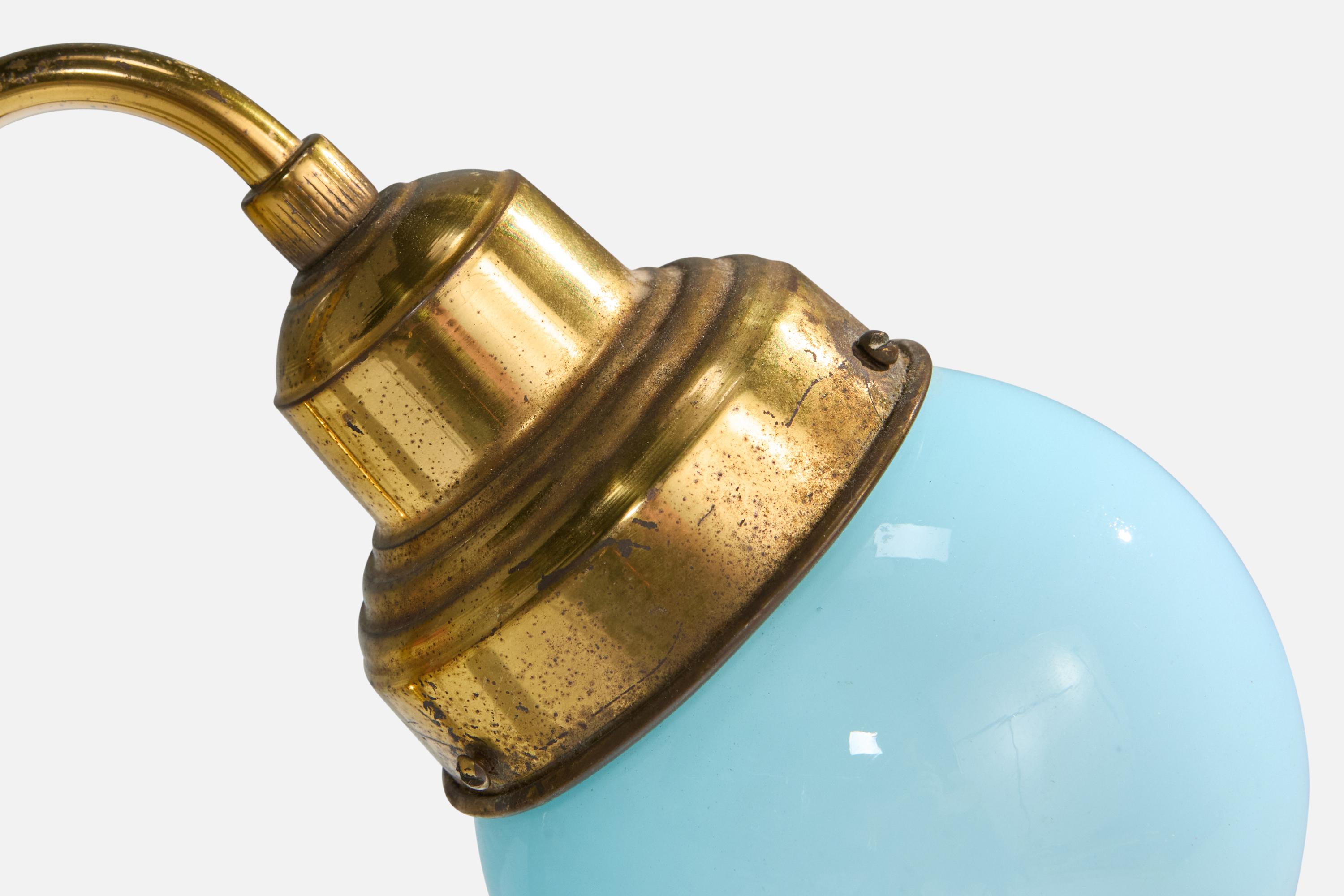 Metà XX secolo Lampada da tavolo di design brasiliano, ottone, vetro, Brasile, anni '50 in vendita