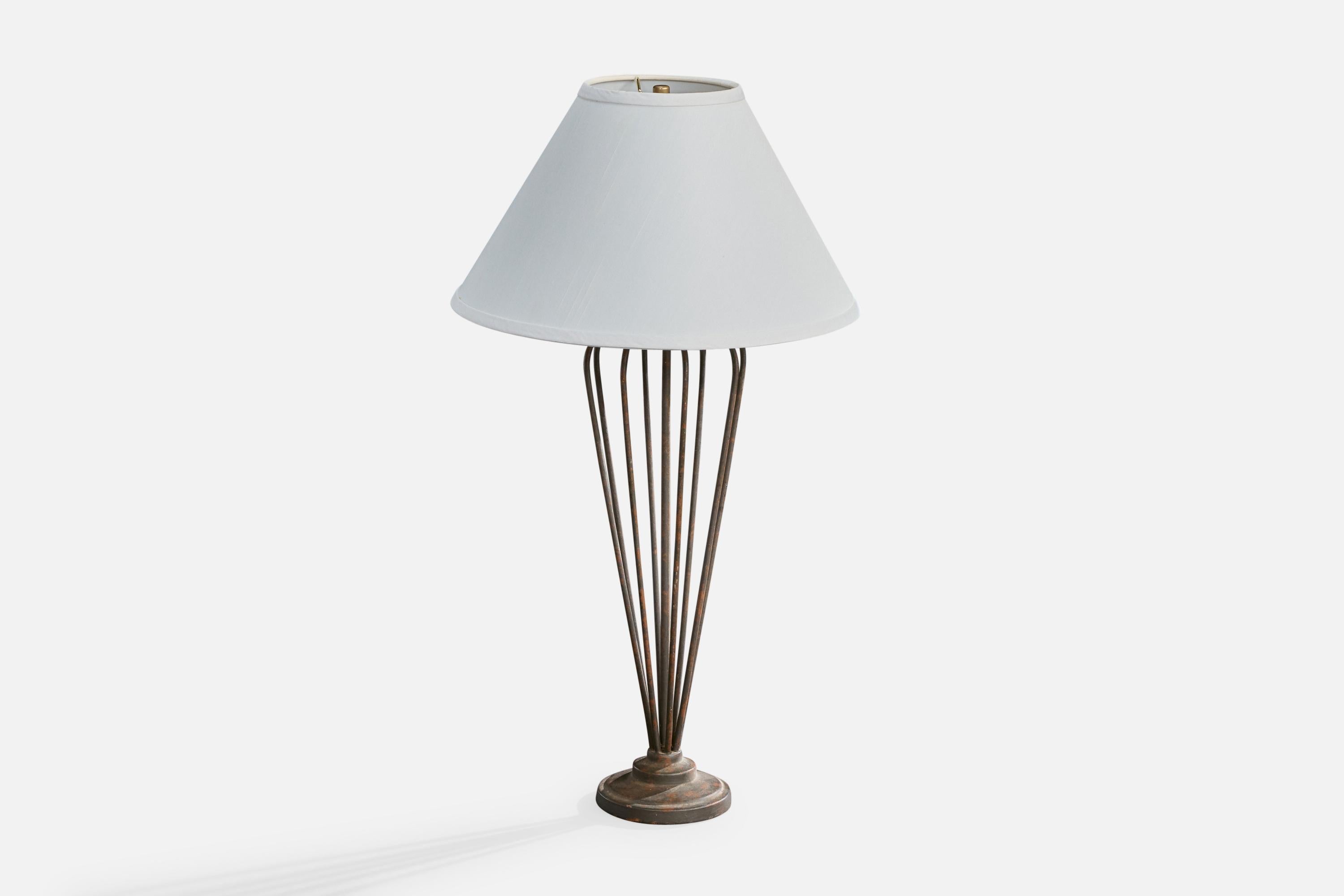 Diseñador brasileño, lámpara de mesa, hierro, Brasil, década de 1940 Moderno de mediados de siglo en venta