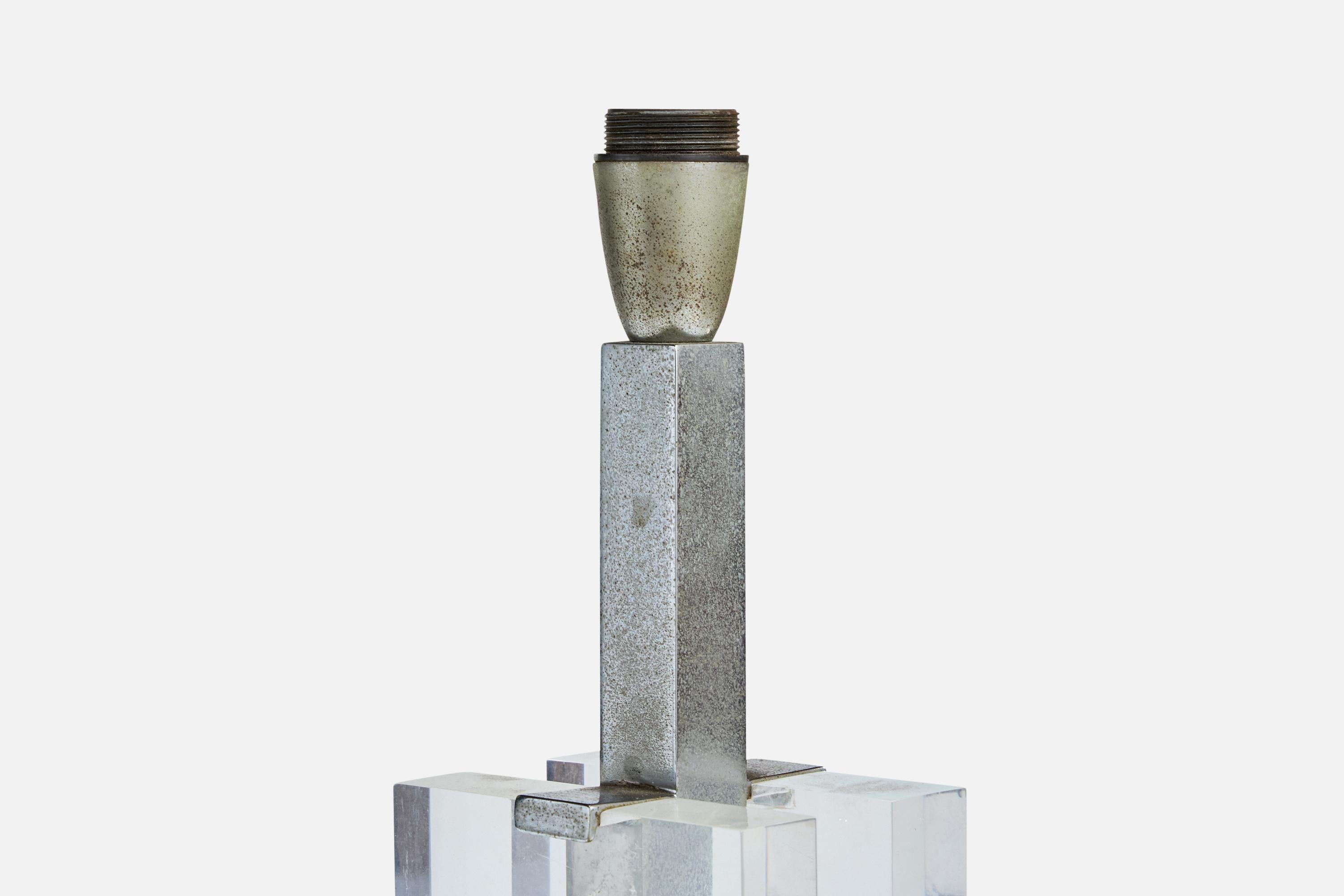 Designer brésilien, lampes de table, métal, acrylique, Brésil, années 1960 État moyen - En vente à High Point, NC