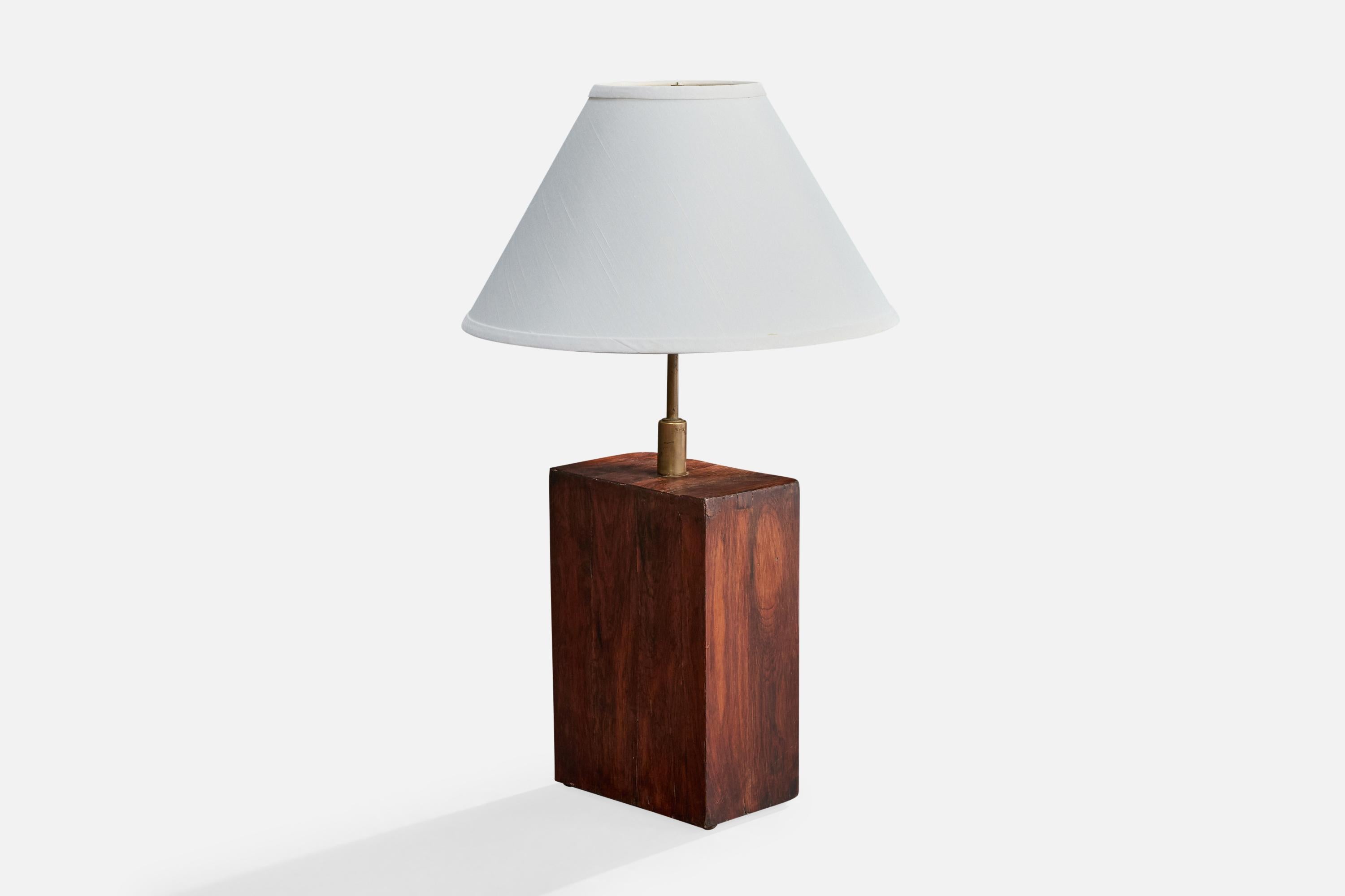 Metà XX secolo Designer brasiliano, Lampade da tavolo, Wood, ottone, Brasile, anni '50 in vendita