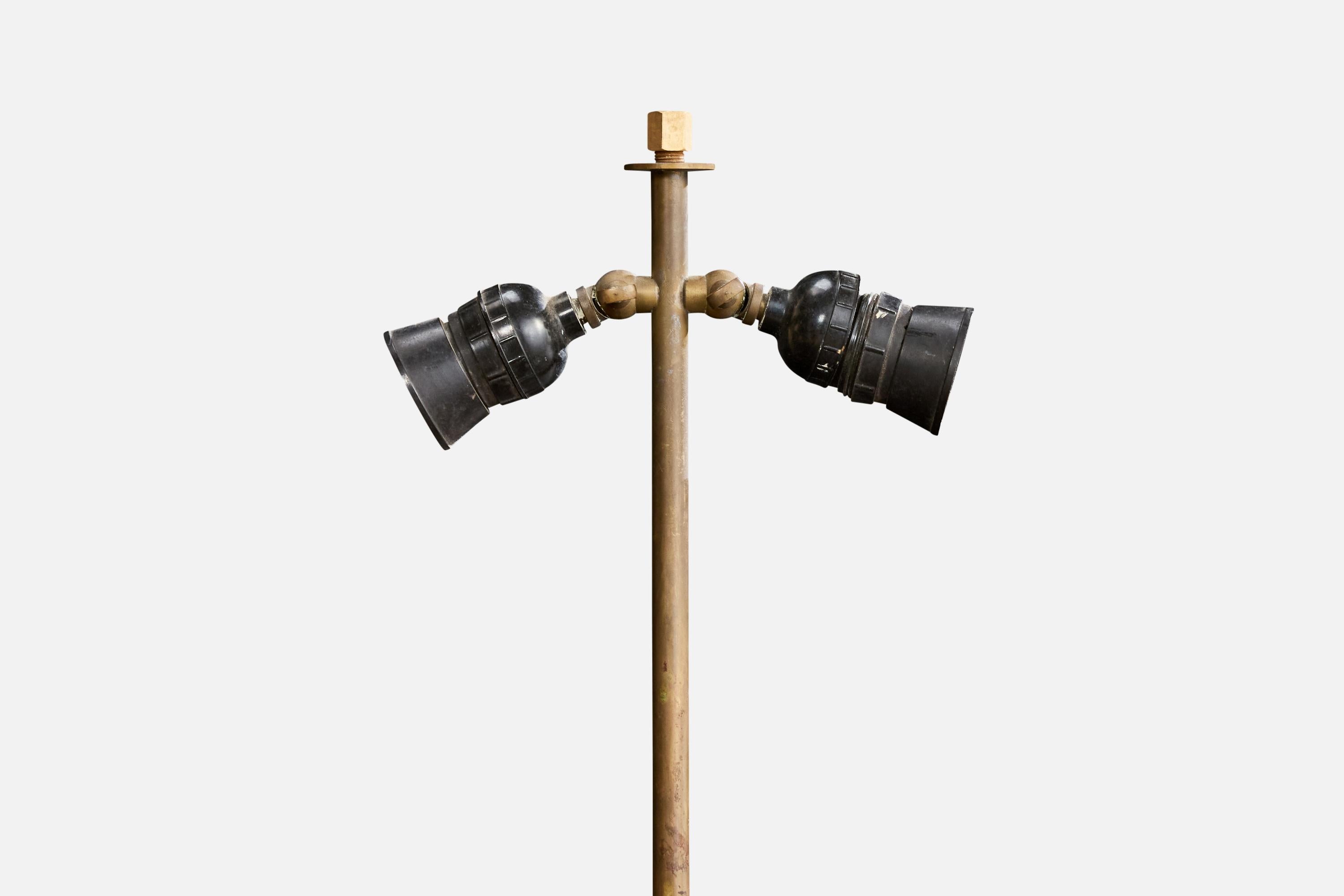 Designer brasiliano, Lampade da tavolo, Wood, ottone, Brasile, anni '50 in vendita 3