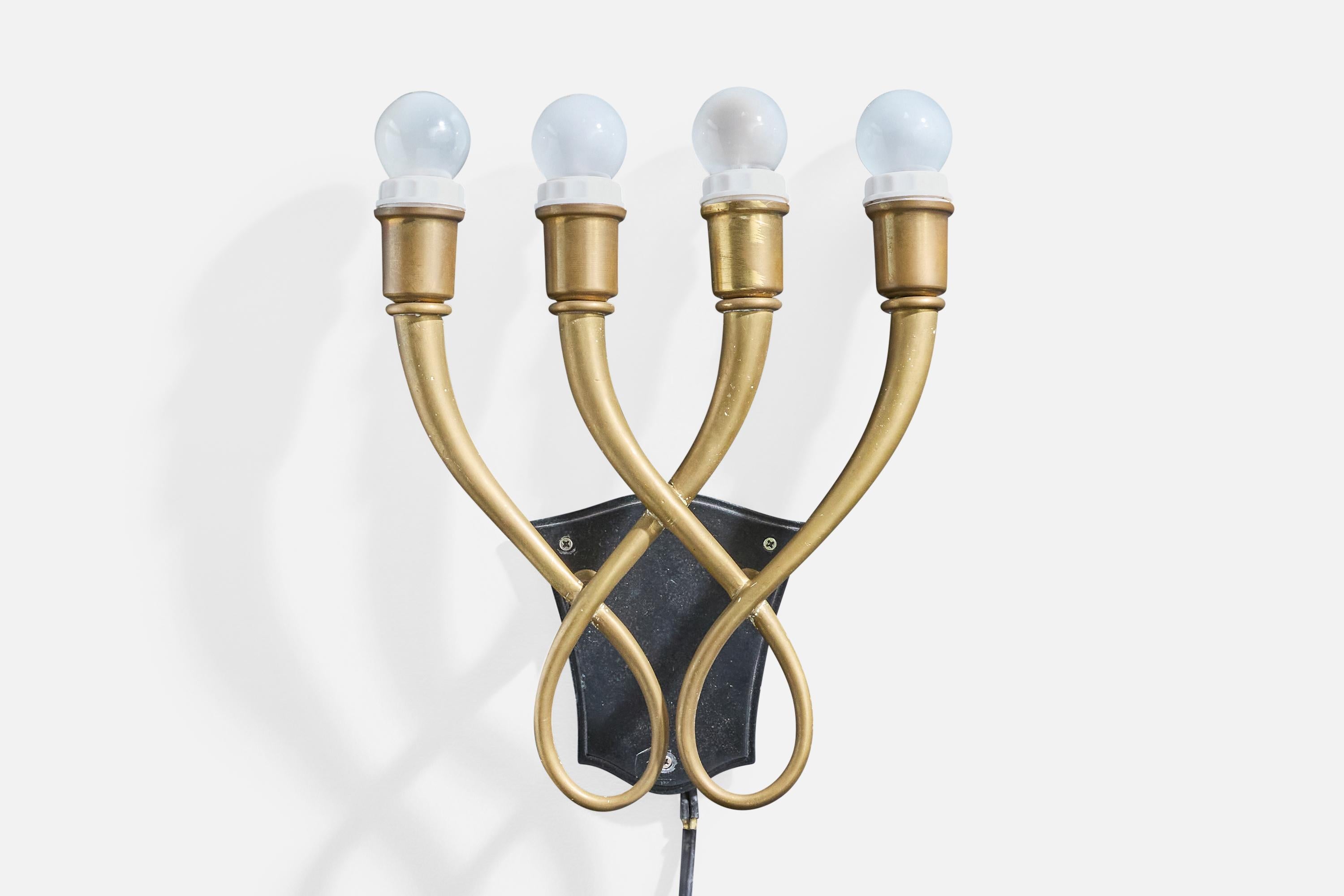 Un'applique in ottone e metallo laccato nero probabilmente progettata e prodotta in Brasile, negli anni '50 circa.

Provenienza: Casa Teo, San Paolo. 

Dimensioni complessive (pollici): 13,0 