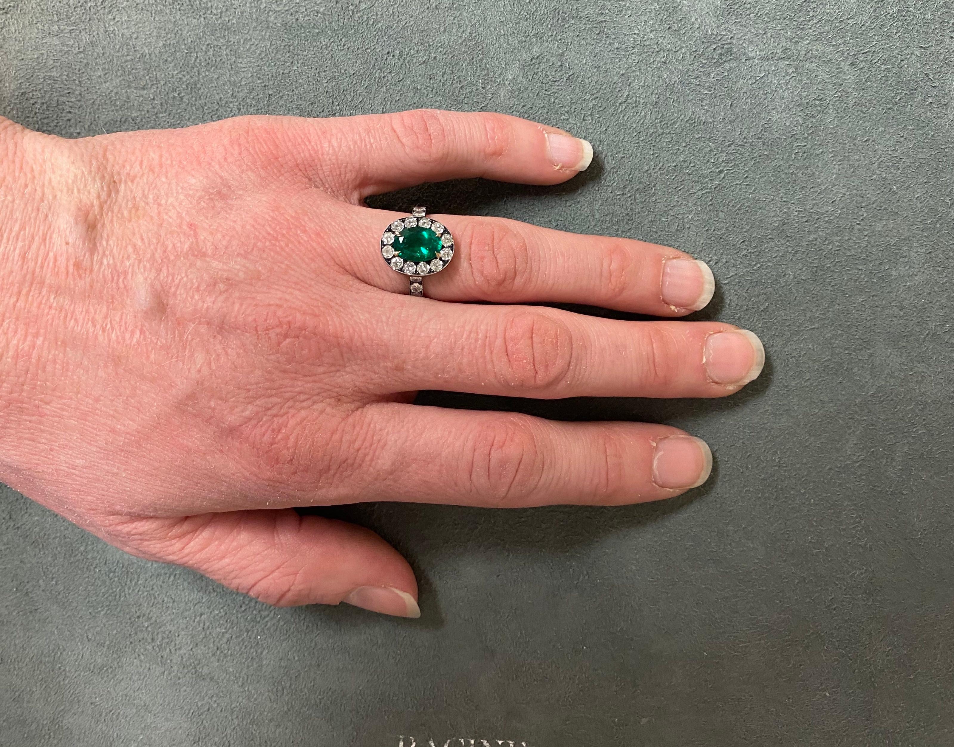 Emerald and Diamond Ring In Good Condition For Sale In Genève, CH