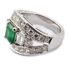 Brazilian Emerald and Diamonds White Gold Ring Made in Italy