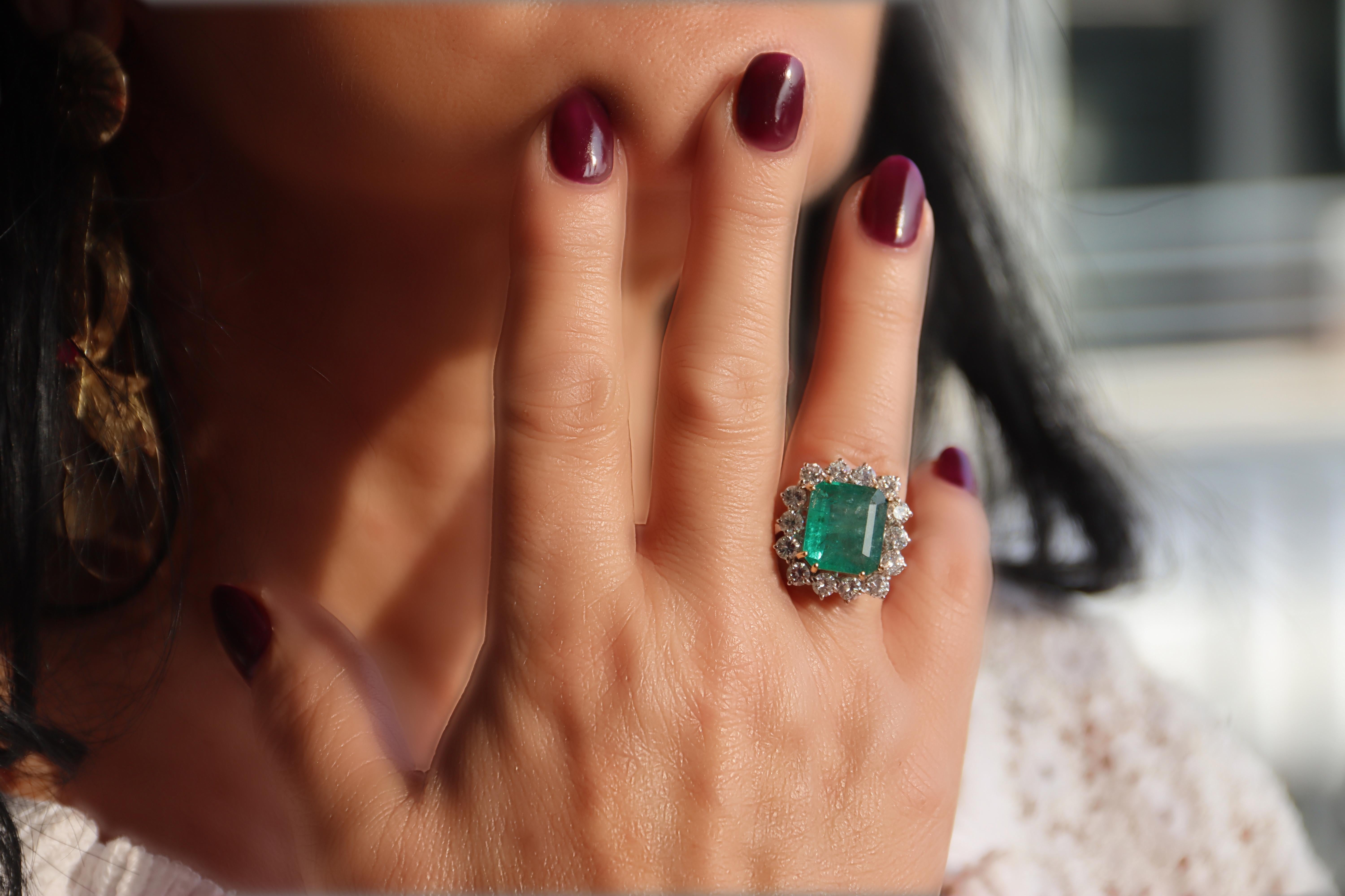 Brazilian Emerald Diamonds 18 Karat White Gold Cocktail Ring For Sale 6