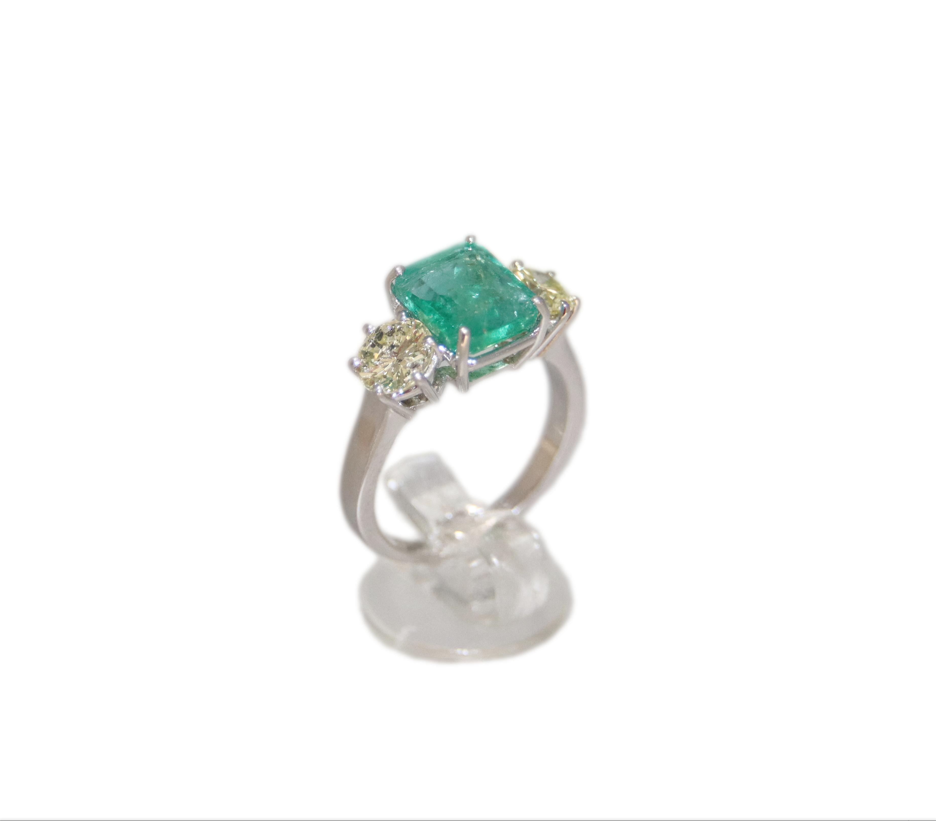 Brazilian Emerald Diamonds 18 Karat White Gold Cocktail Ring For Sale 7