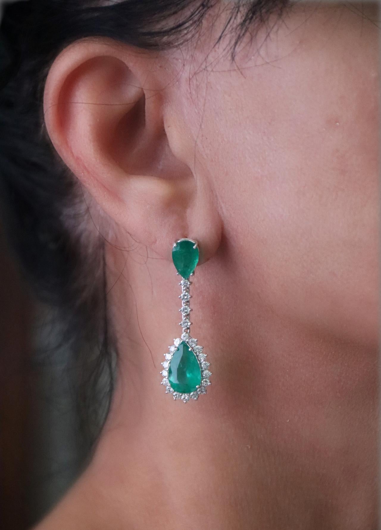 Brazilian Emerald Diamonds White Gold 18 Karat Drop Earrings For Sale 4