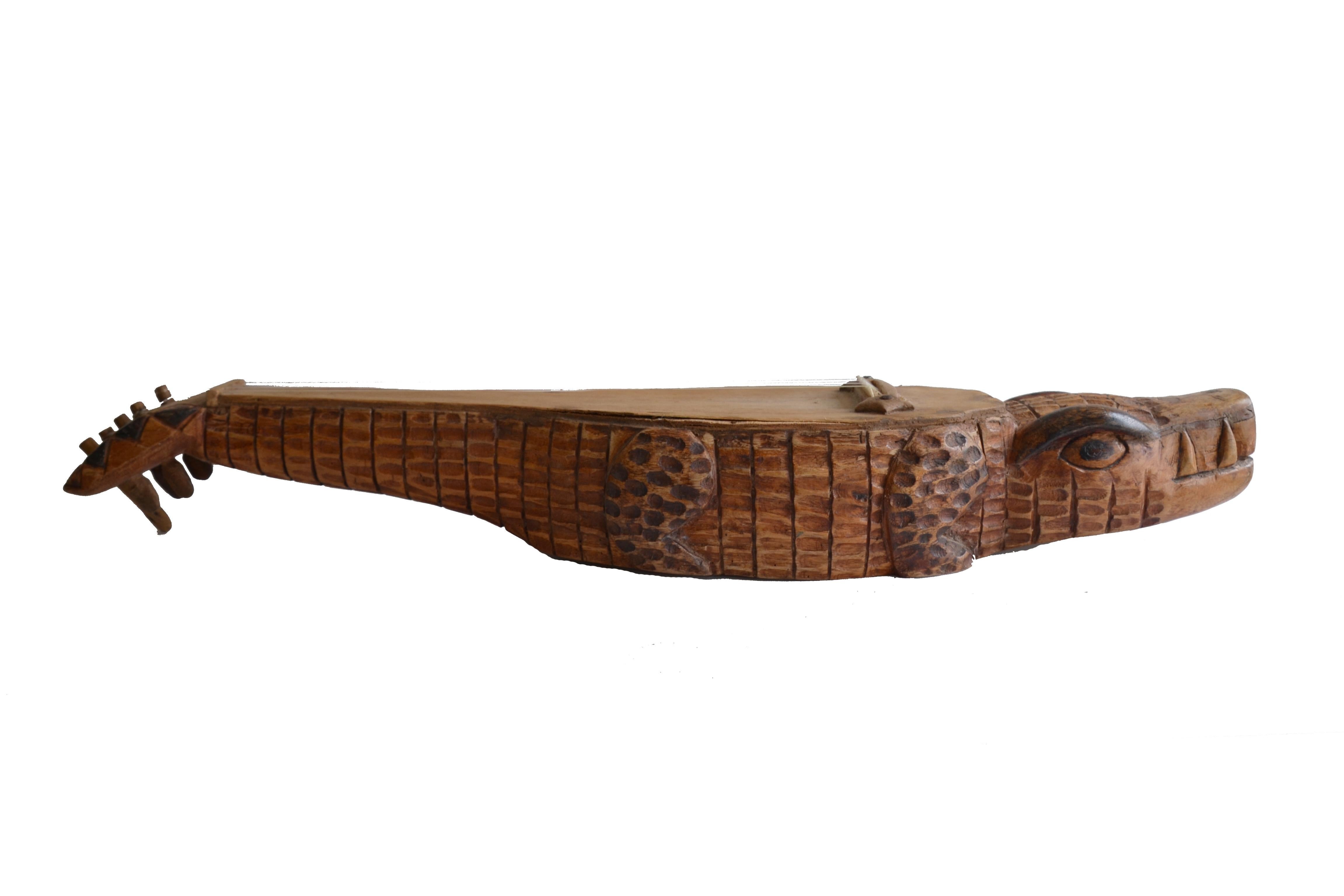 The “Viola de Cocho” is a Brazilian traditional musical instrument, very common in the states of Mato Grosso and Mato Grosso do Sul. This unique piece also represents the figure of an alligator and becomes from Corumbá. It is entirely sculpted by an