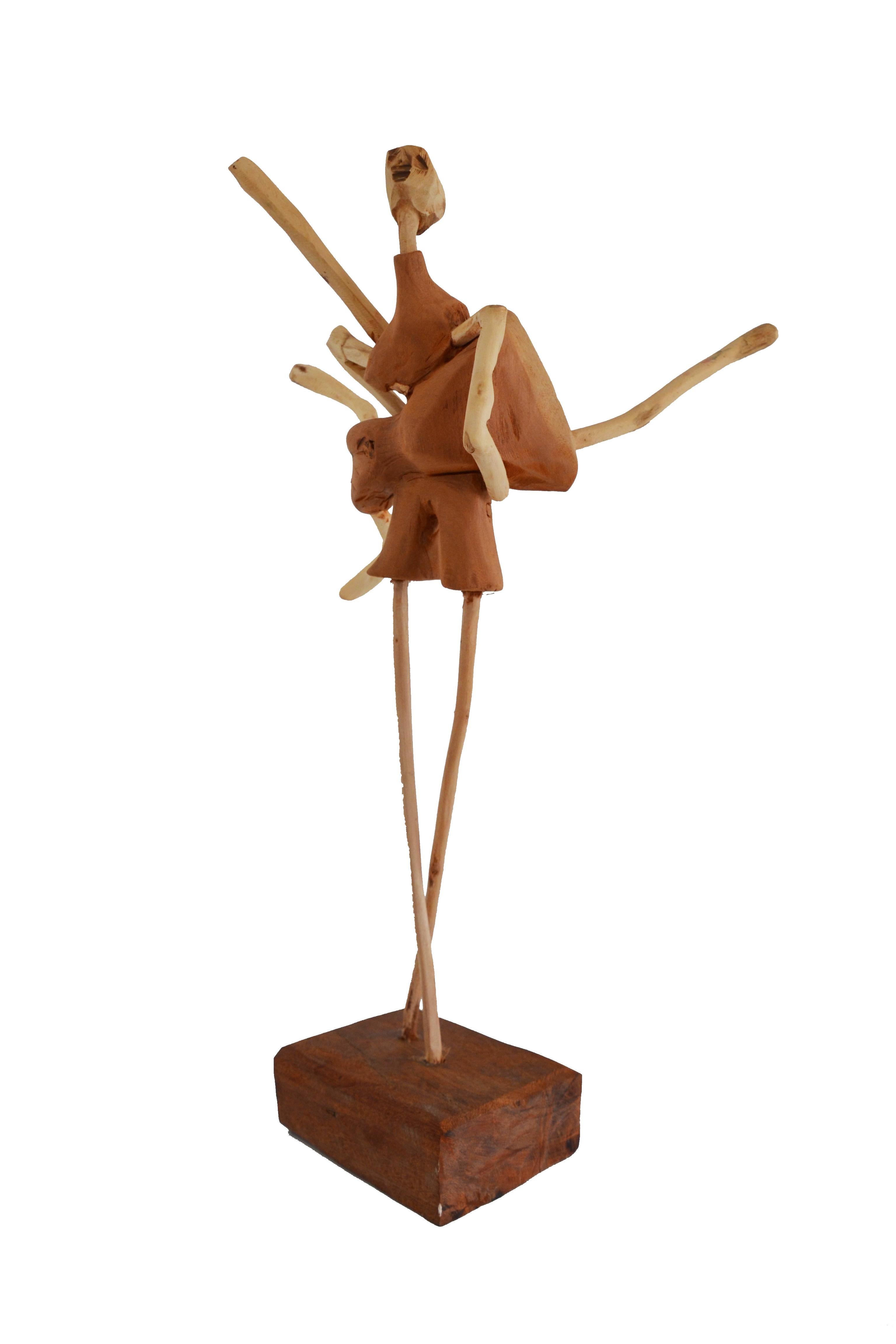 Brazilian Hand-Carved Wood Sculpture Ballerina In Excellent Condition For Sale In Rio de Janeiro, RJ