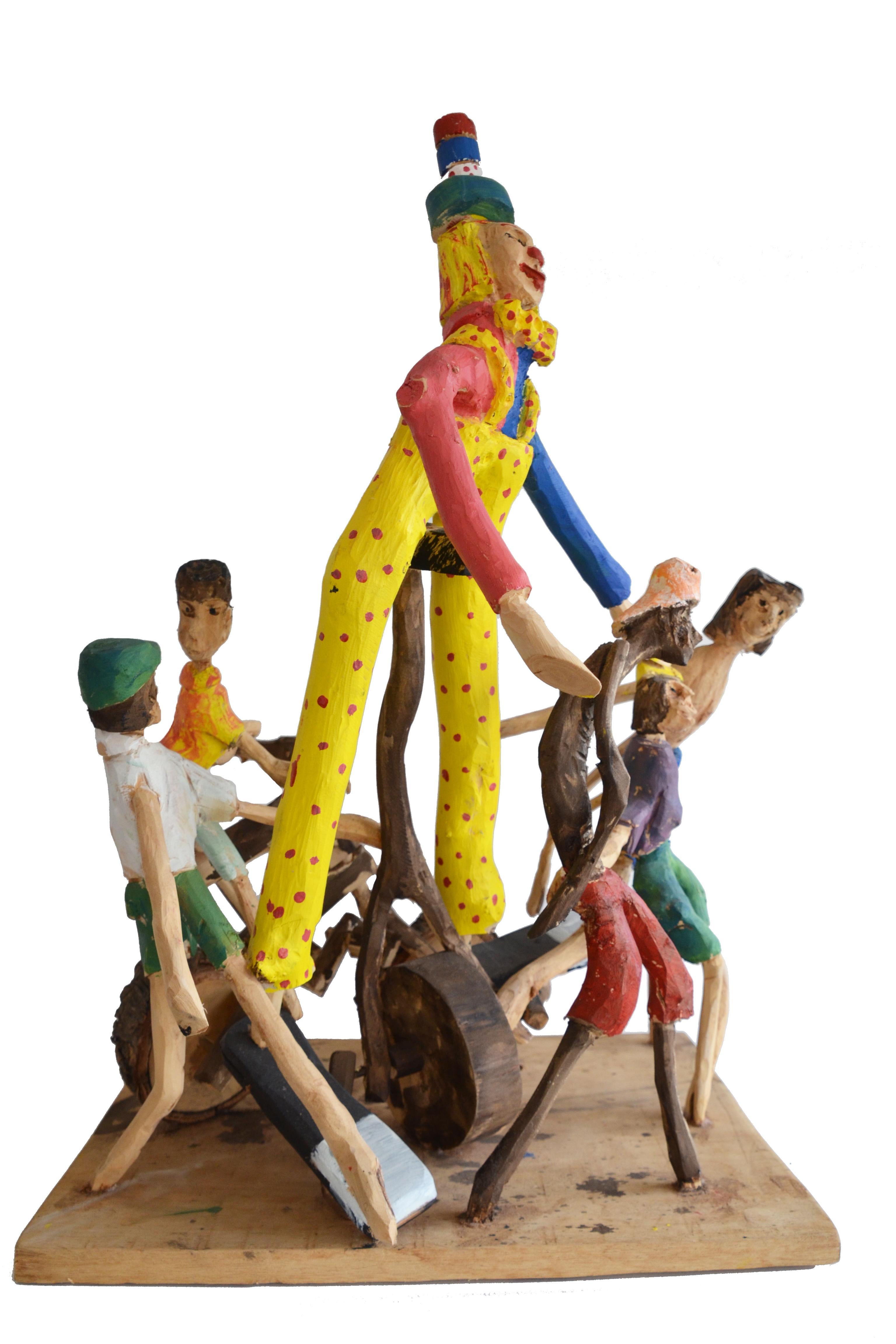 In this unique piece, the Brazilian artist Cícero Rodrigues represents the arrival of the itinerant circus in town, like a metaphor to Brazil’s political situation. Hand-carved by the artist, the piece becomes from Petrolina, Pernambuco.
