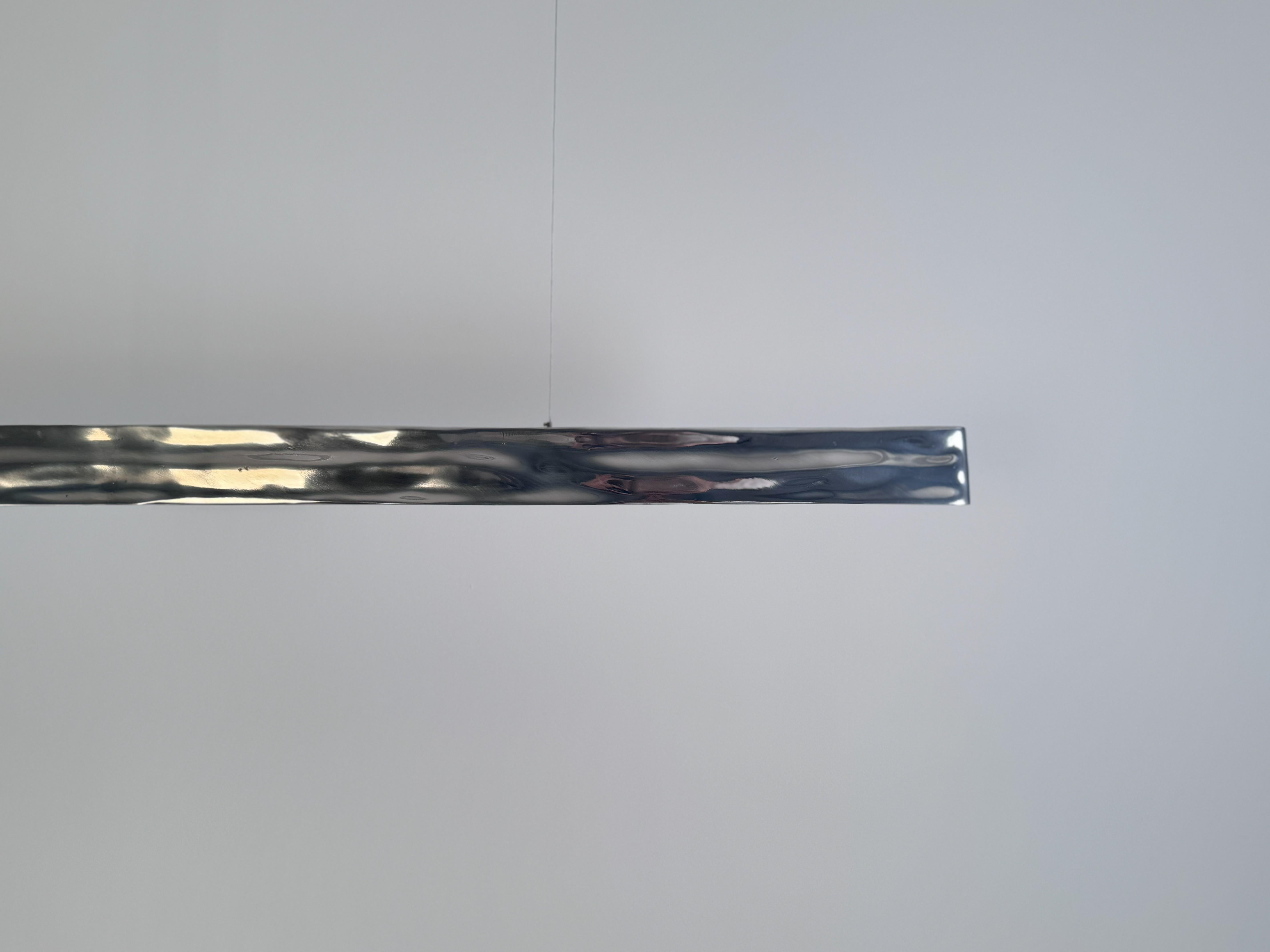 Ciondolo su ordinazione realizzato in alluminio fuso da uno stampo in argilla fatto a mano.

Lo stampo è stato creato dal designer Cris Bertolucci con l'aiuto di uno scultore specializzato nella lavorazione dell'argilla.

Il pezzo è stato
