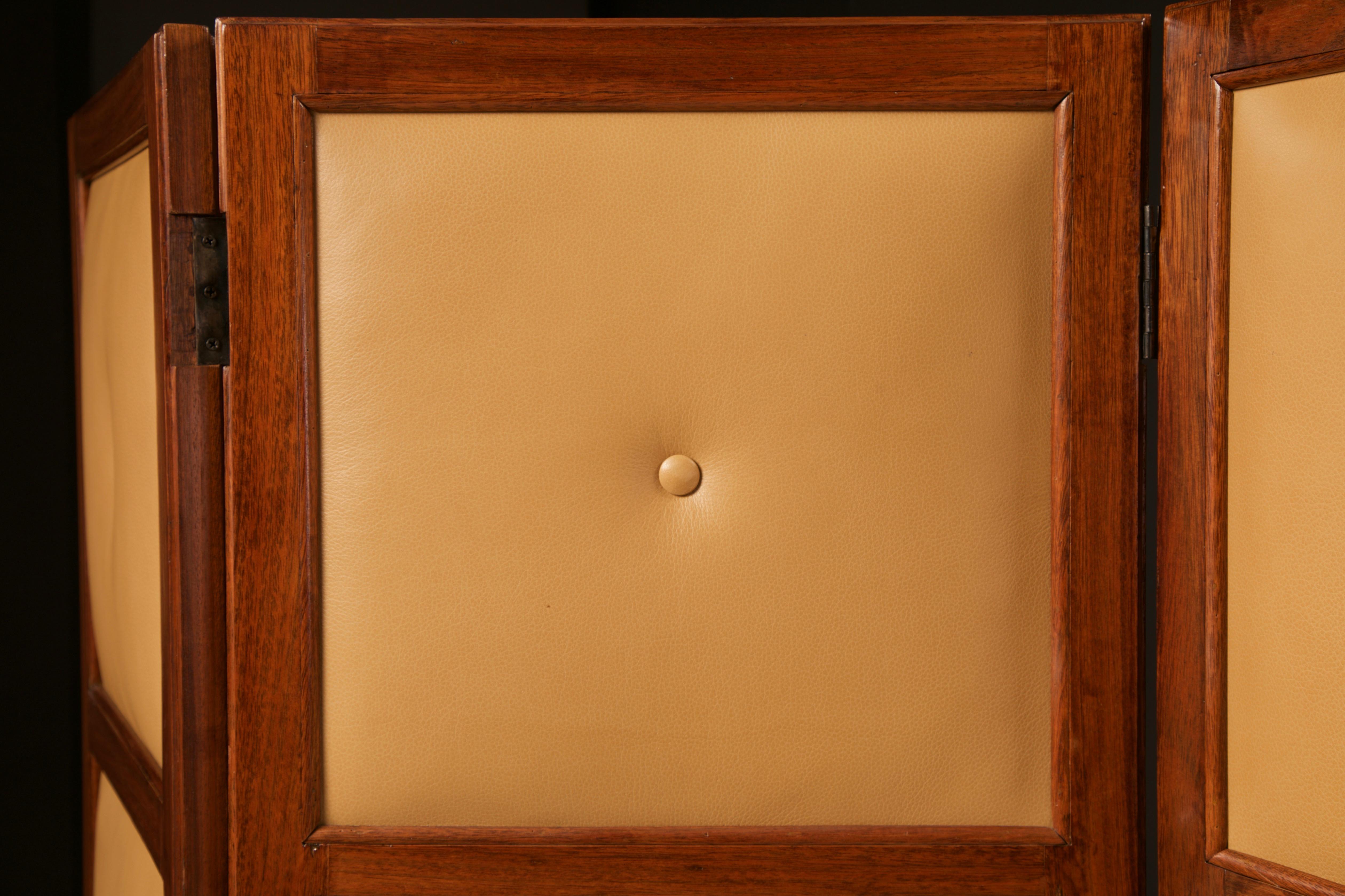 Paravento brasiliano in legno duro, pelle e pannelli specchiati, Brasile, 1960 ca. in vendita 3
