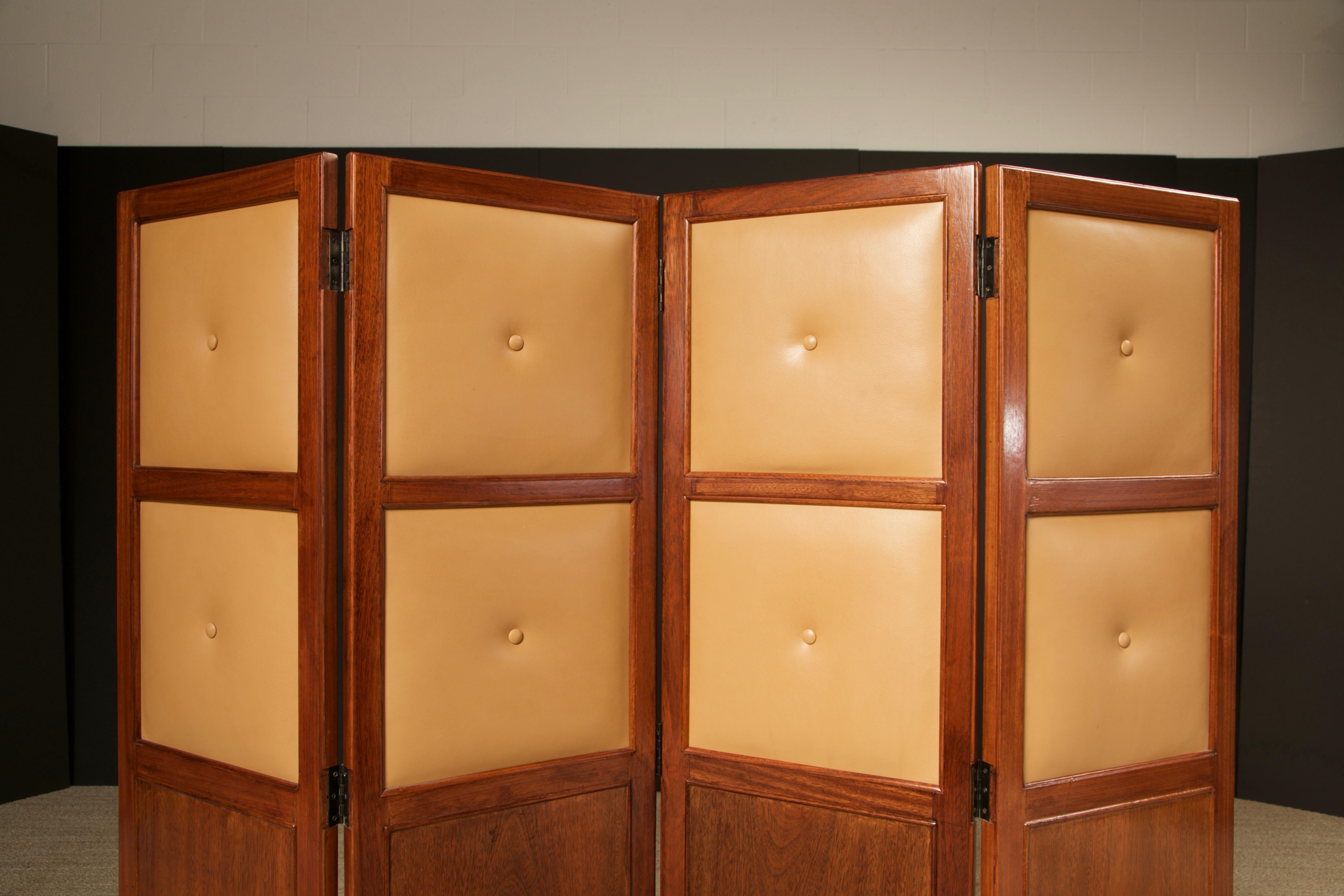Mid-Century moderno Paravento brasiliano in legno duro, pelle e pannelli specchiati, Brasile, 1960 ca. in vendita