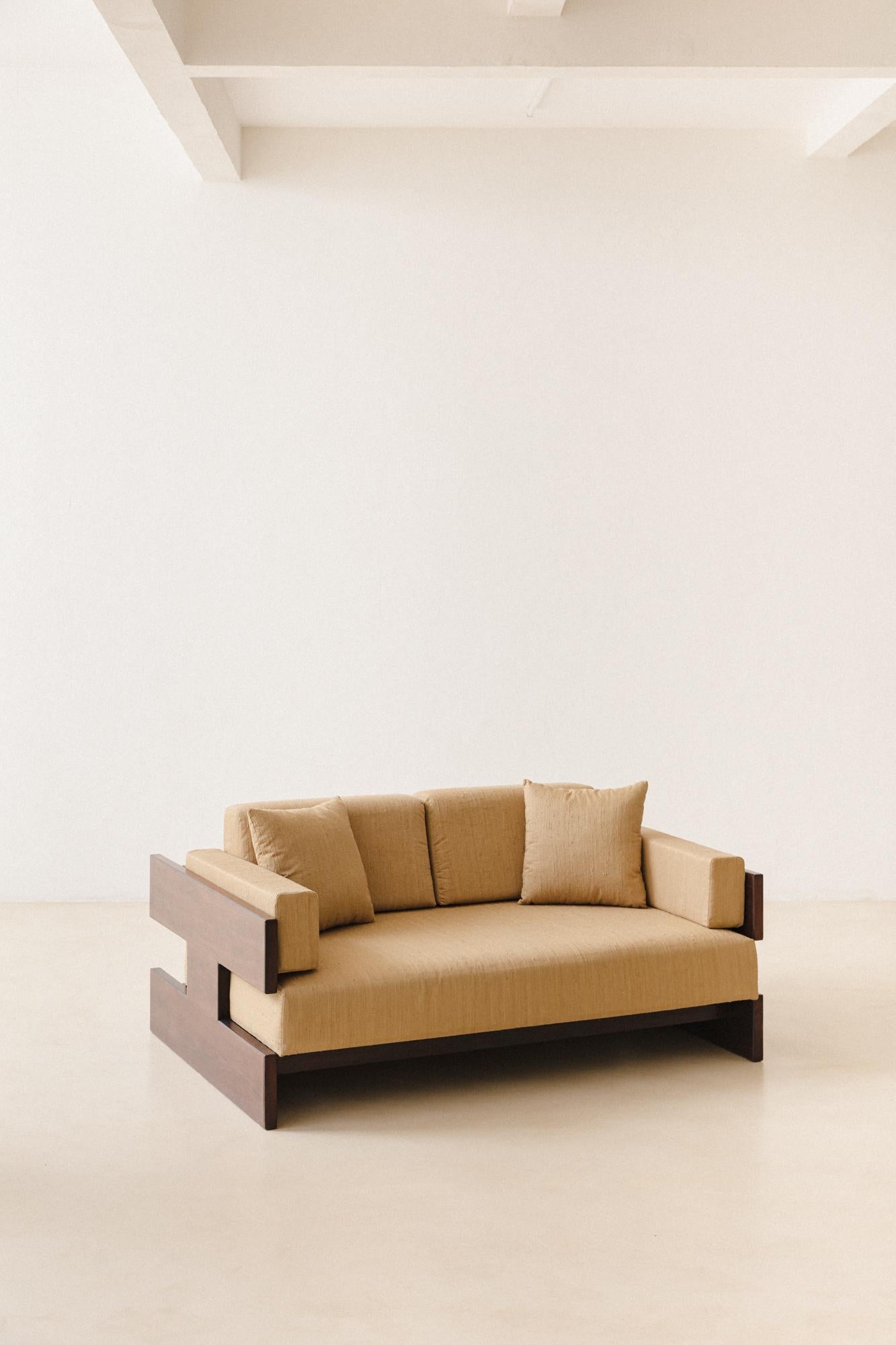 Brasilianisches Imbuia-Sofa von Celina Decoraes, brasilianisches Design, Mitte des Jahrhunderts, 1960er Jahre (Mitte des 20. Jahrhunderts) im Angebot