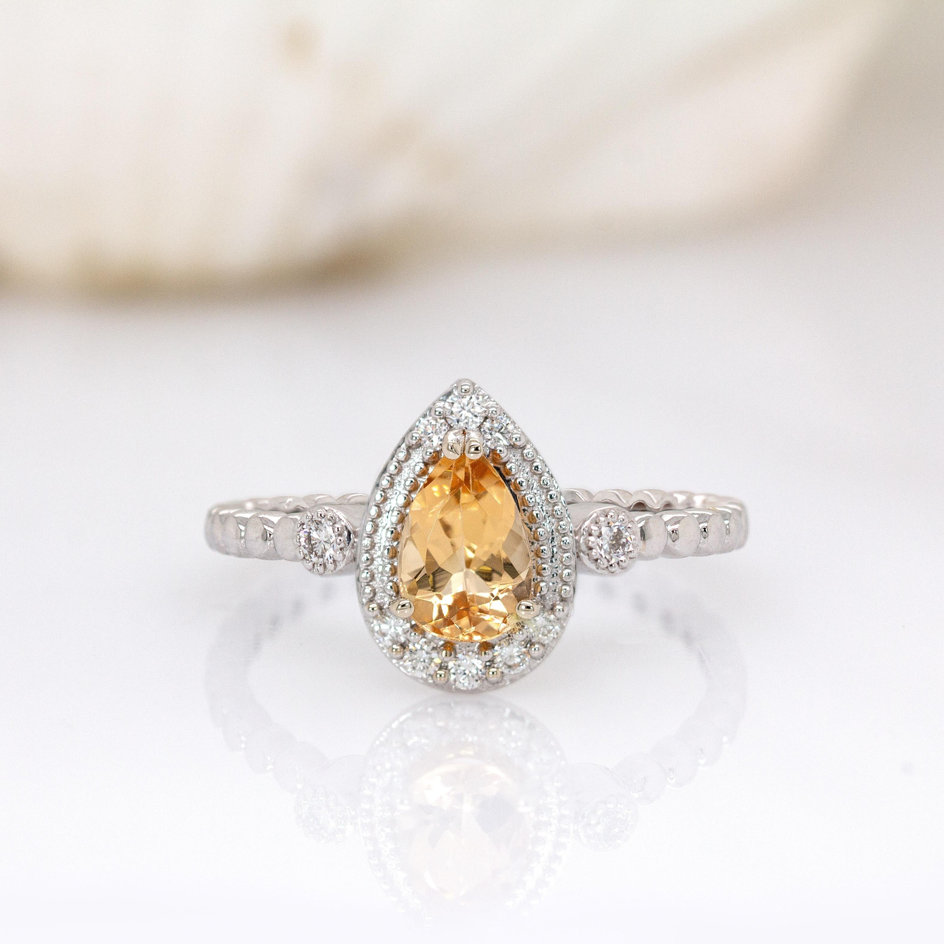 Contemporain Bague en or blanc massif 14K avec topaze brésilienne et halo en diamant naturel en vente