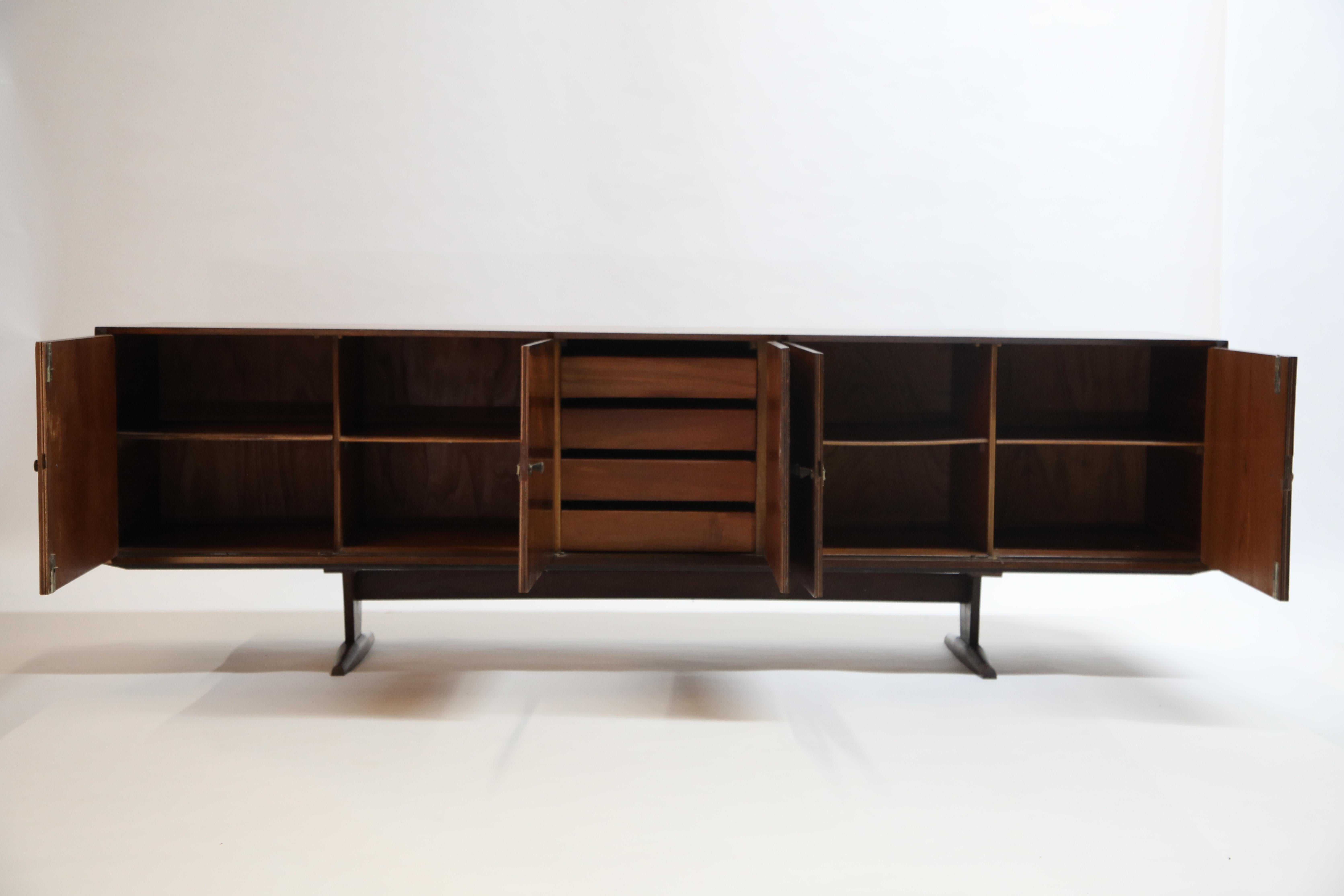 Brazilian Jacaranda Rosewood Parquetry Sideboard by Giuseppe Scapinelli, 1960s im Zustand „Gut“ in Los Angeles, CA