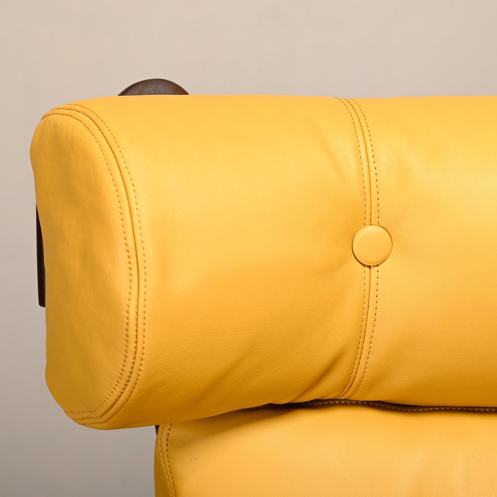 Brasilianischer Loungesessel aus Rosenholz und ockerfarbenem Leder im Angebot 9