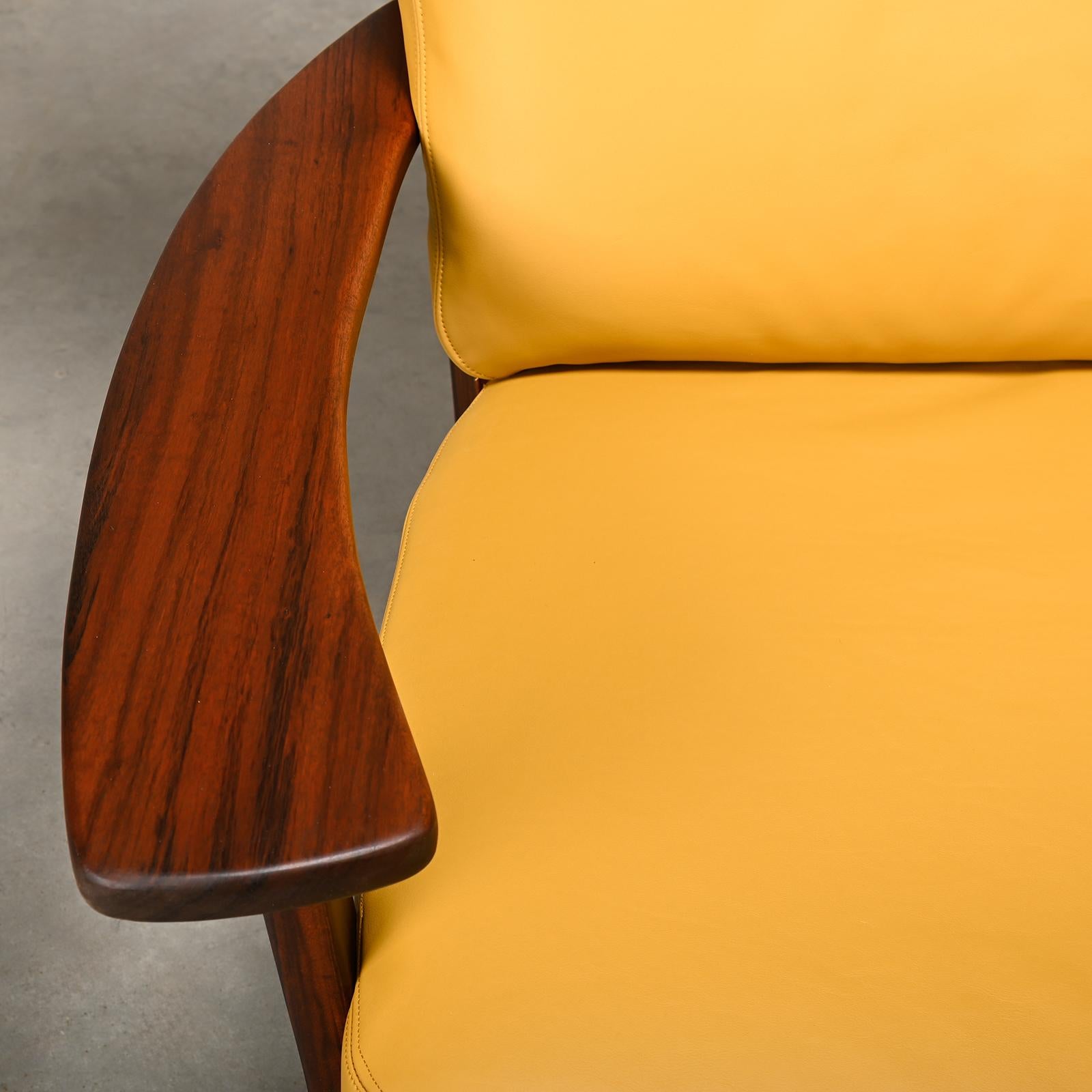 Brasilianischer Loungesessel aus Rosenholz und ockerfarbenem Leder im Angebot 10