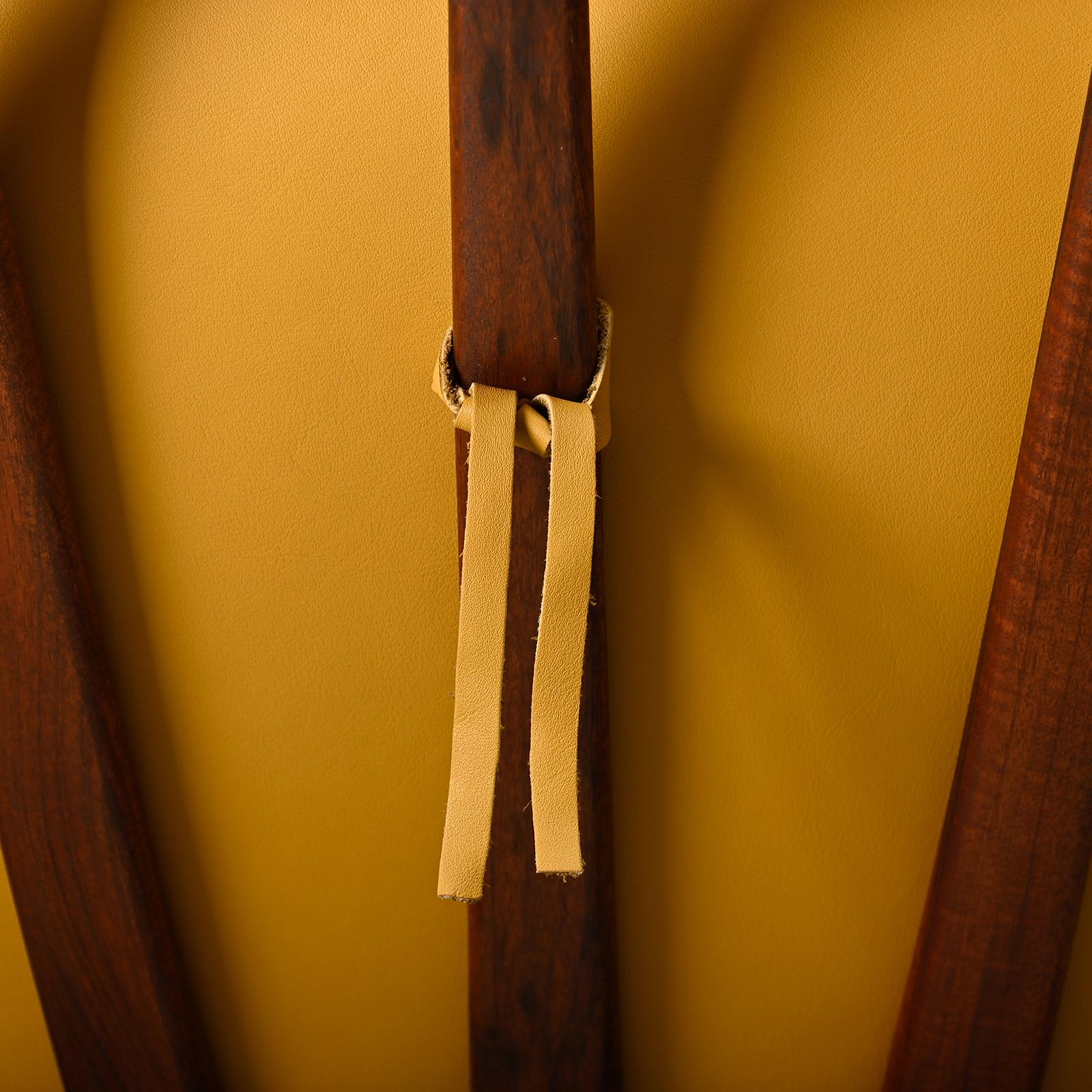 Brasilianischer Loungesessel aus Rosenholz und ockerfarbenem Leder im Angebot 13