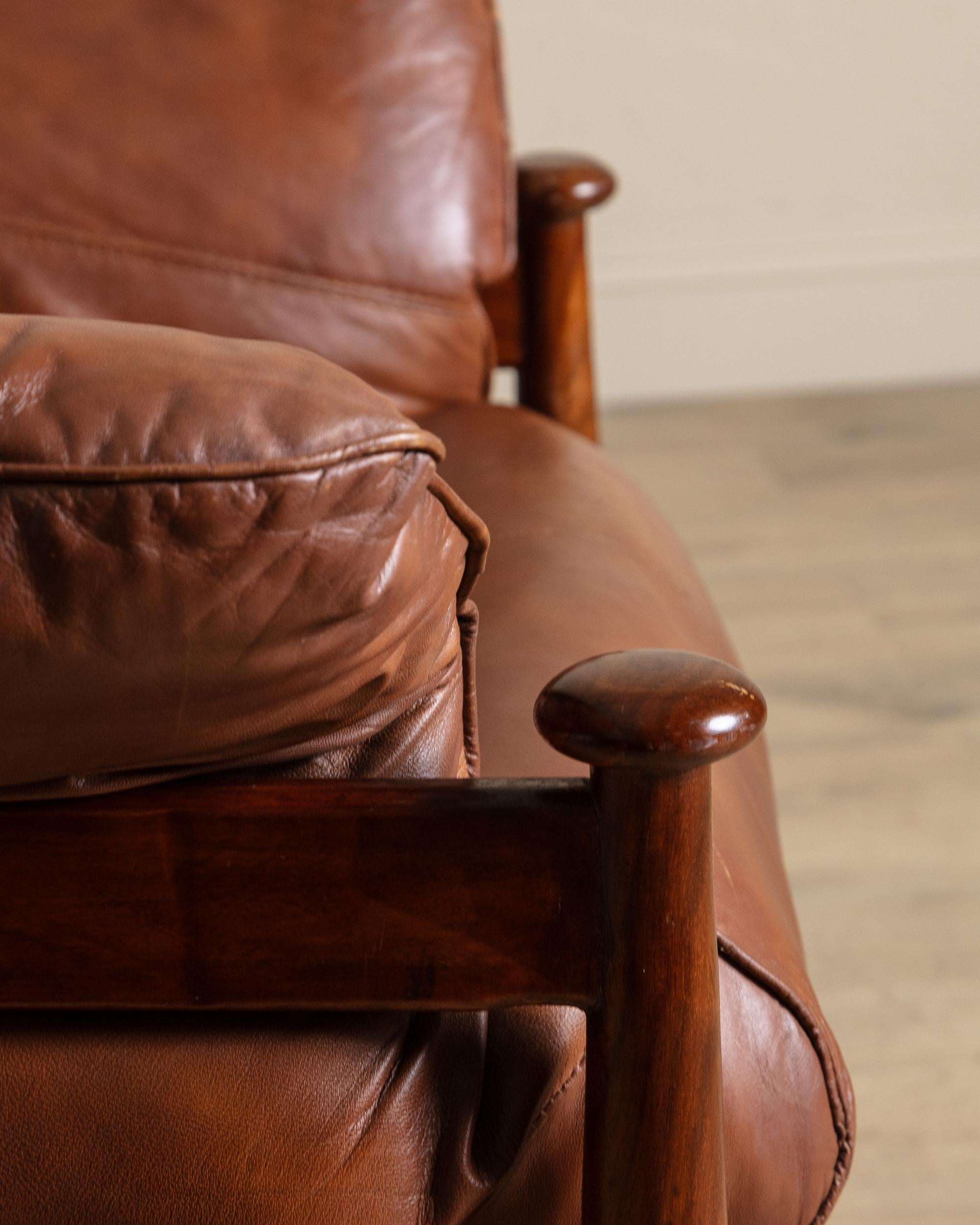 Chaises longues en acajou et cuir, Brésil, années 1960 en vente 8