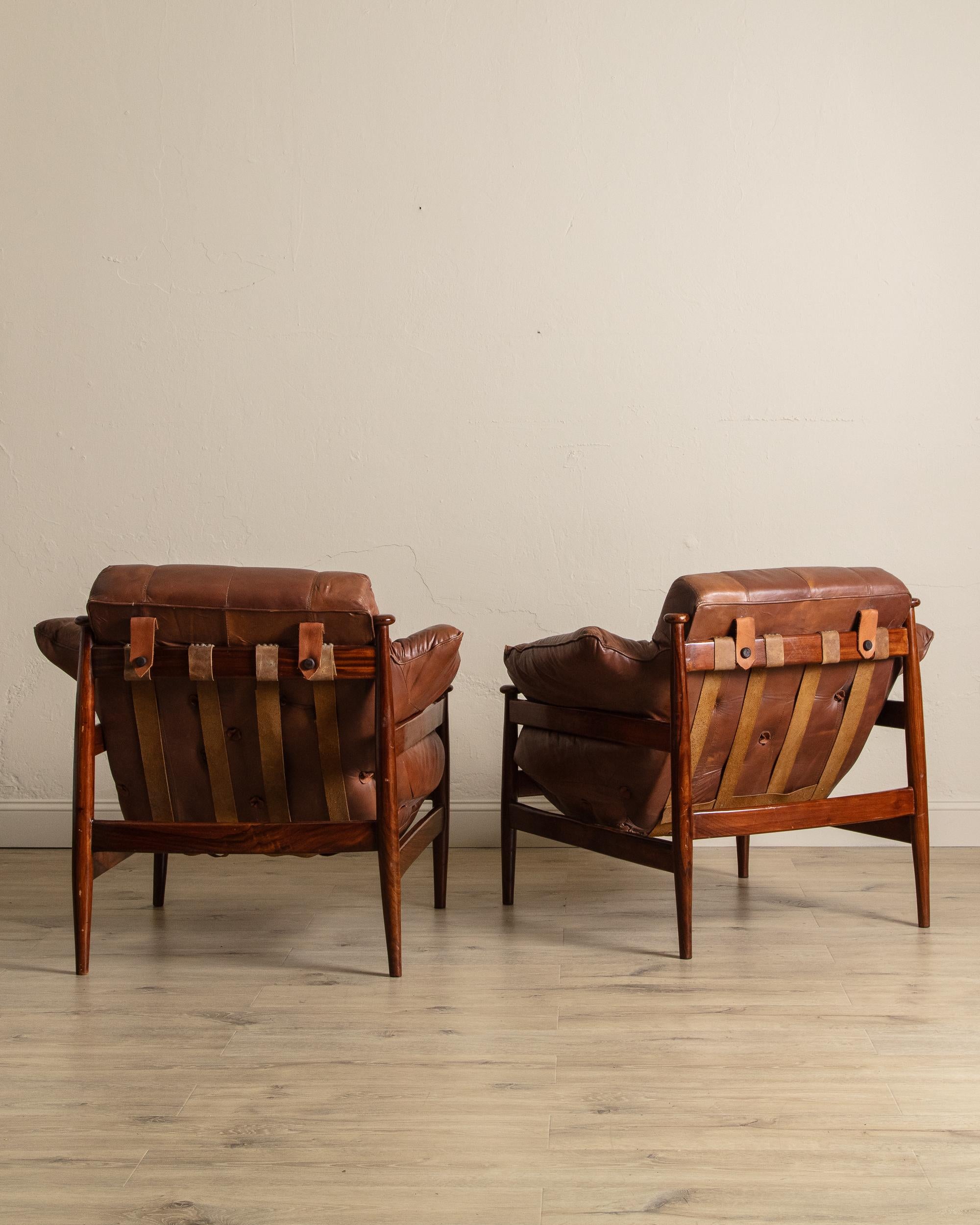 Chaises longues en acajou et cuir, Brésil, années 1960 Bon état - En vente à Los Angeles, CA