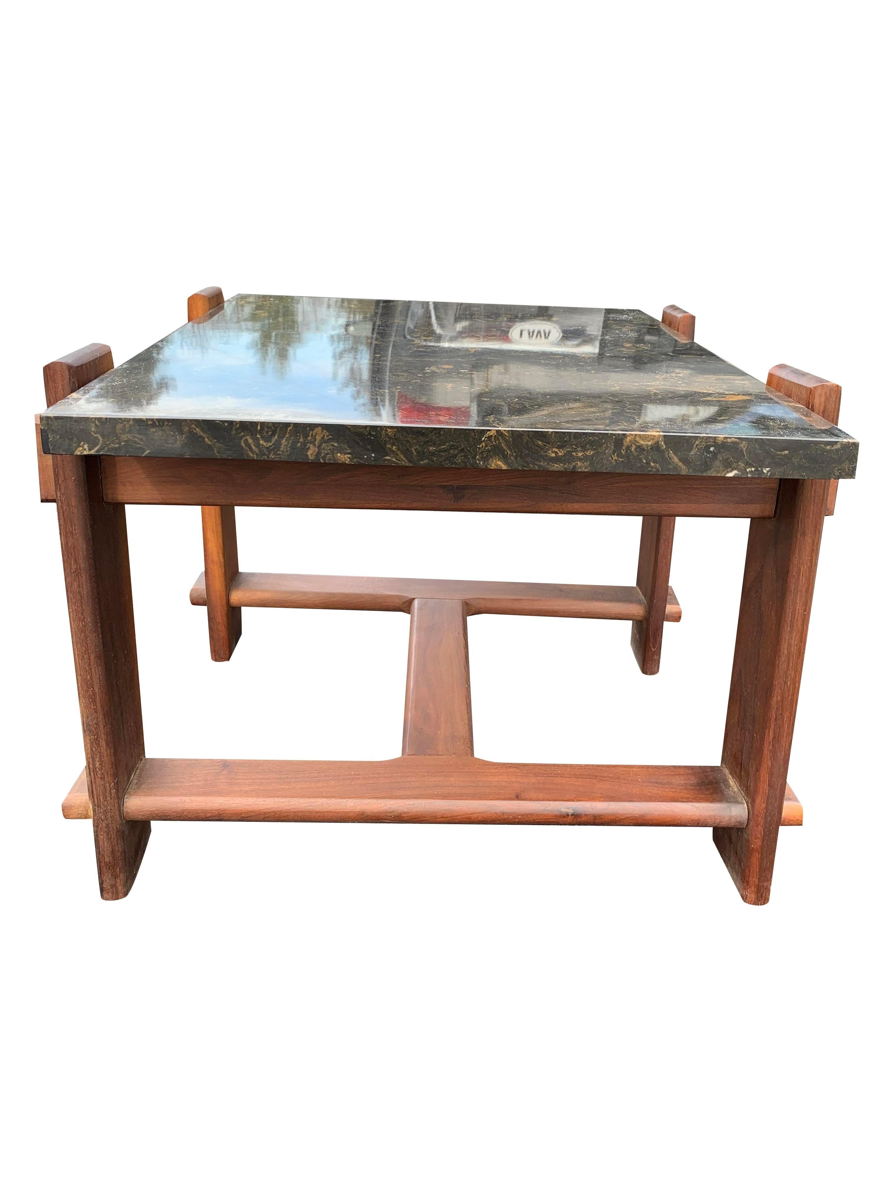 Beistelltisch mit brasilianischer Marmorplatte und Akzent im modernen Vintage-Stil im Angebot 6