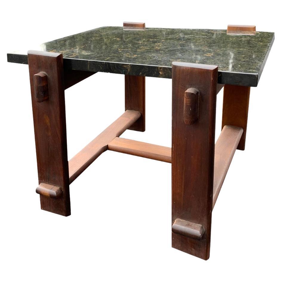 Beistelltisch mit brasilianischer Marmorplatte und Akzent im modernen Vintage-Stil