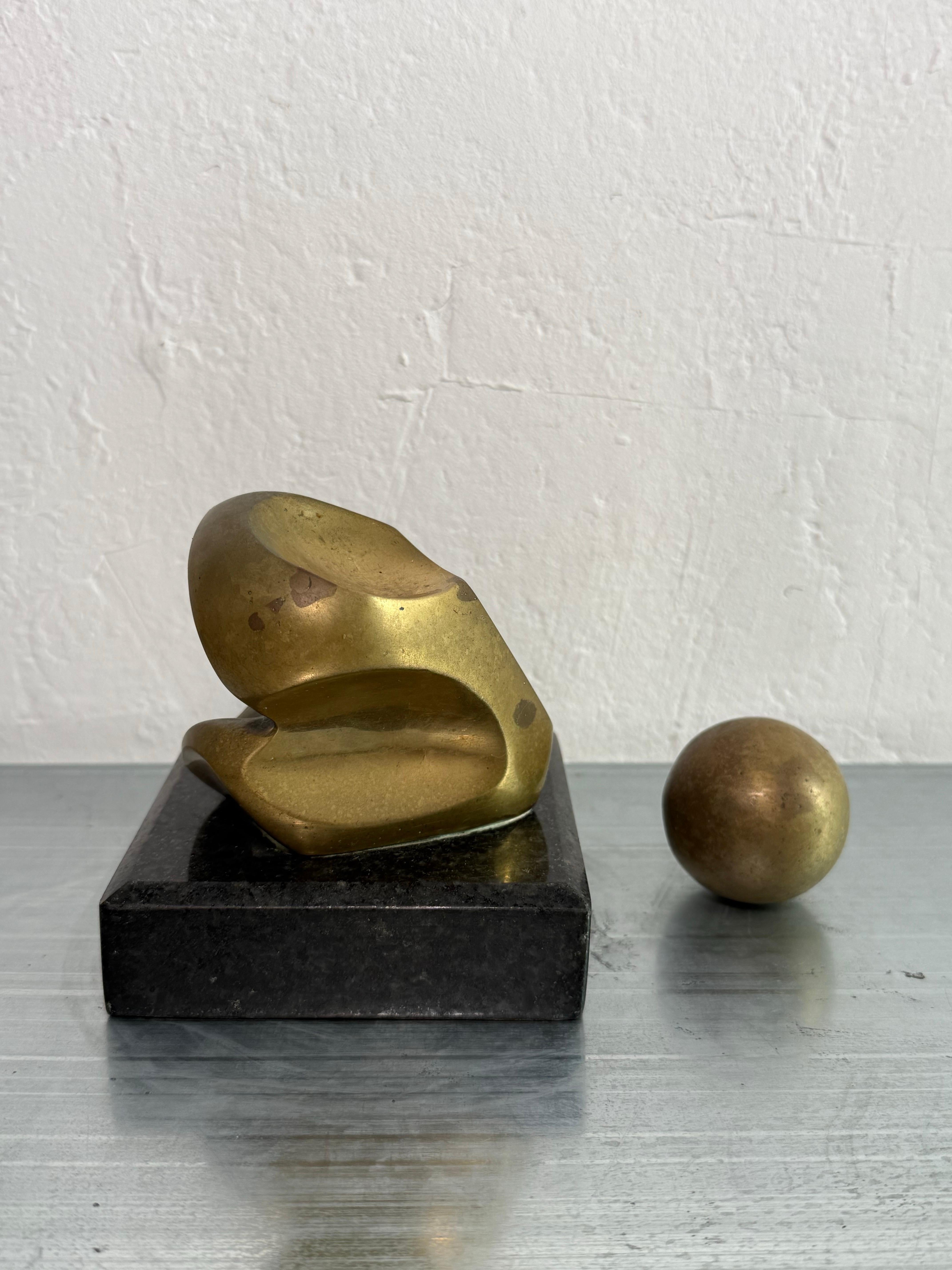 Brazilian Mid-Century Abstract Bronze Sculpture With Bronze Ball on Granite Base in vendita 6